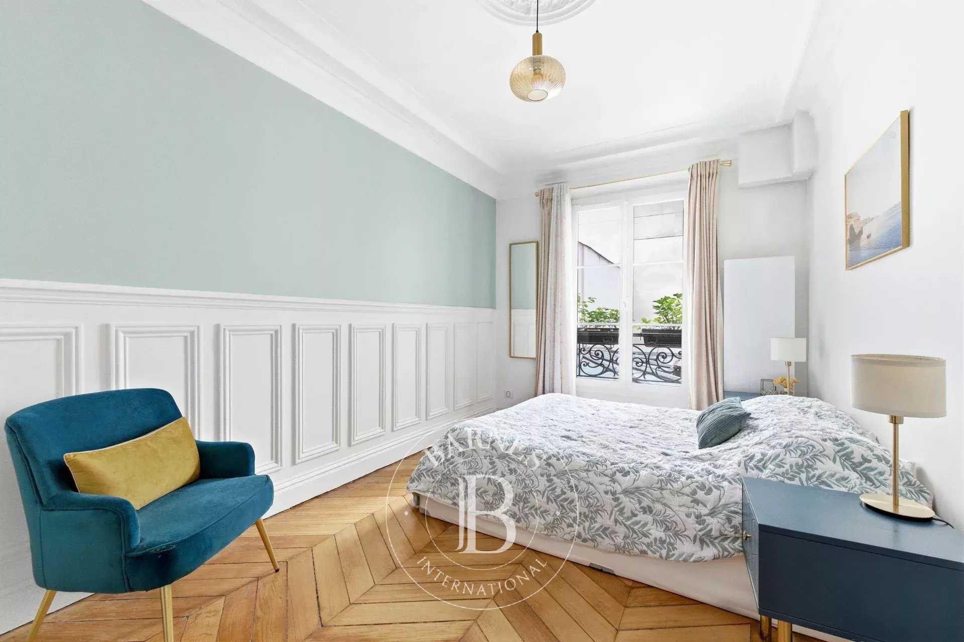 Paris  - Appartement 5 Pi&egrave;ces 2 Chambres