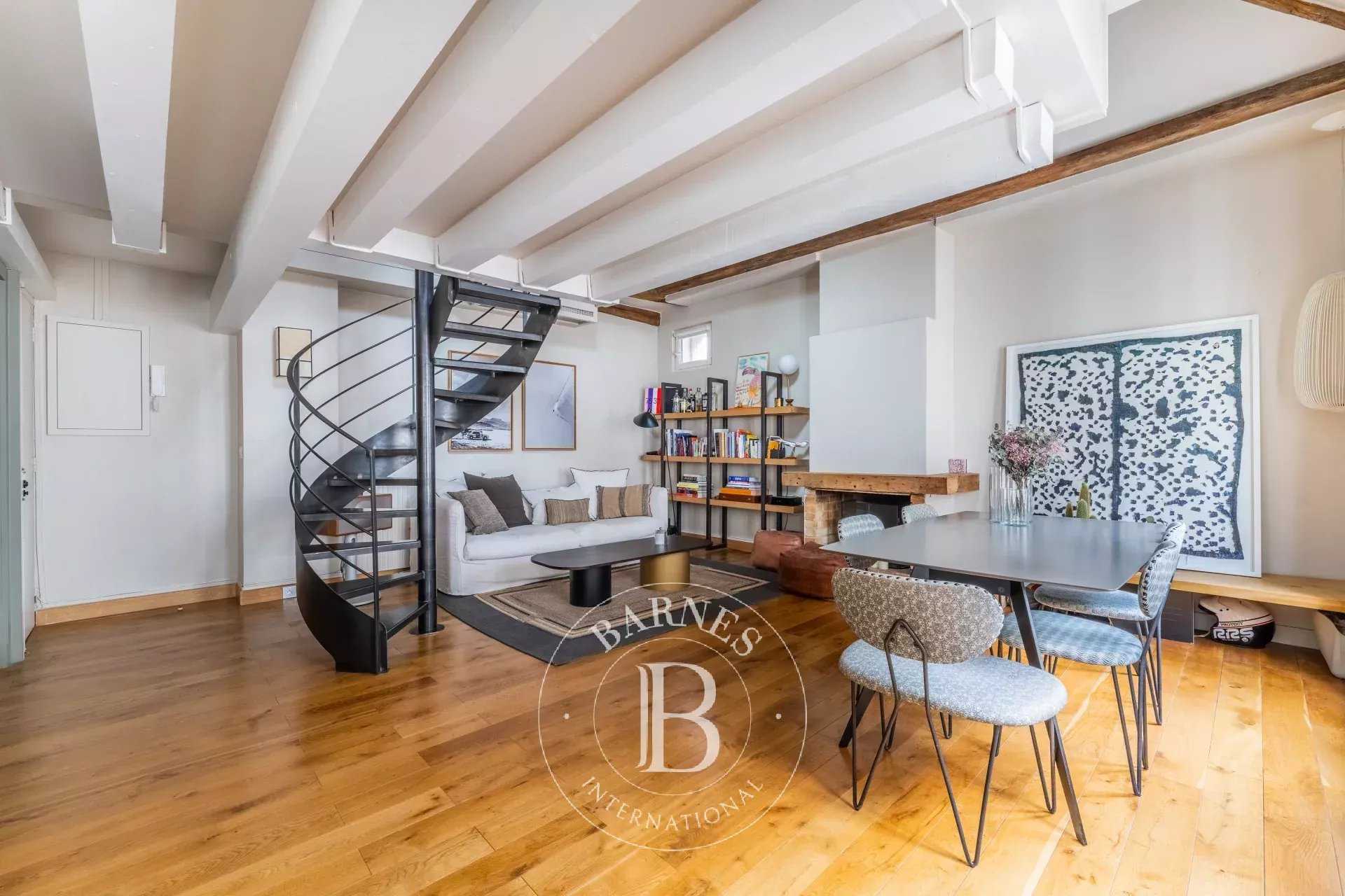Paris  - Appartement 2 Pièces, 1 Chambre