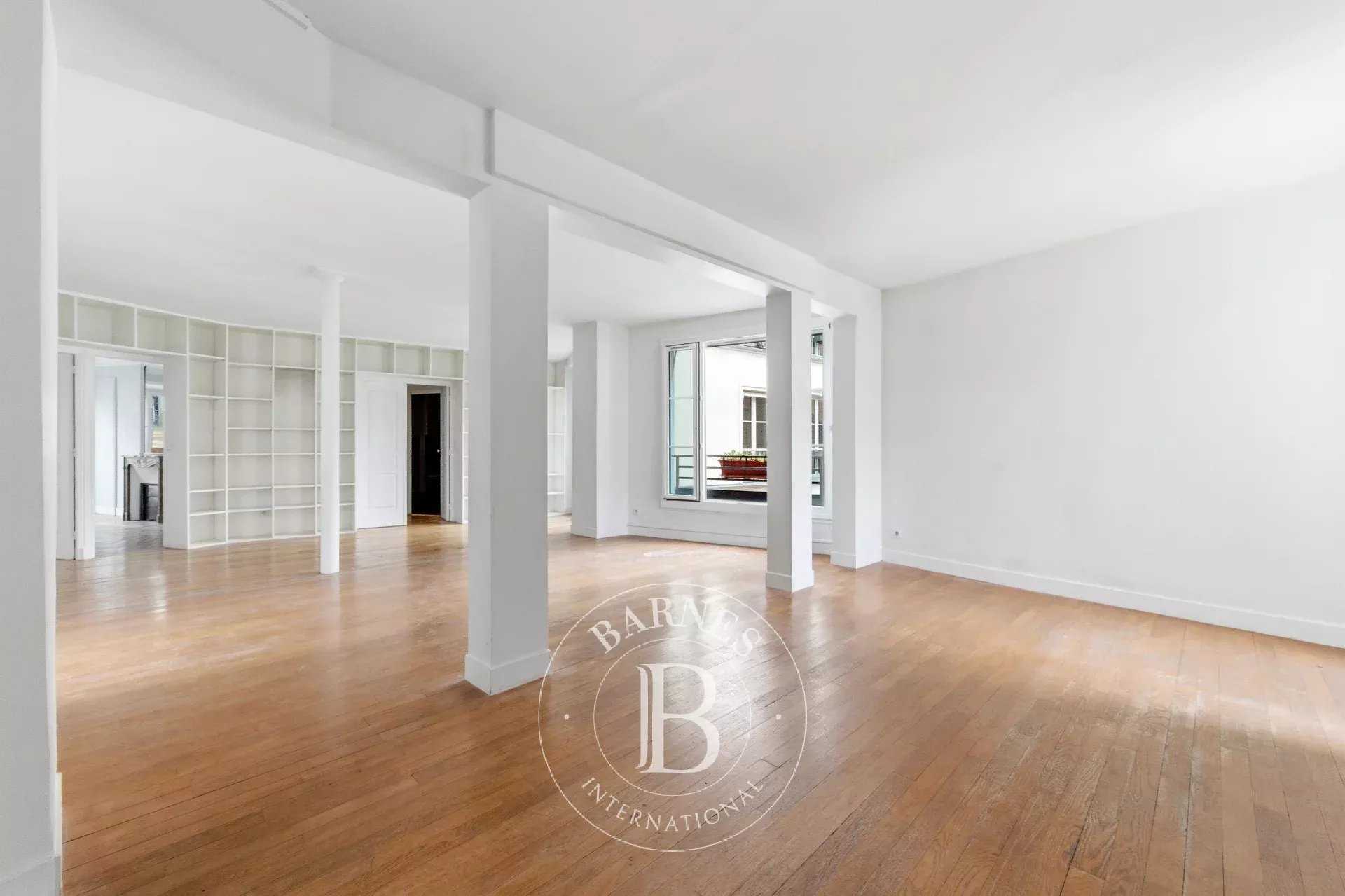 Paris  - Appartement 4 Pi&egrave;ces 3 Chambres