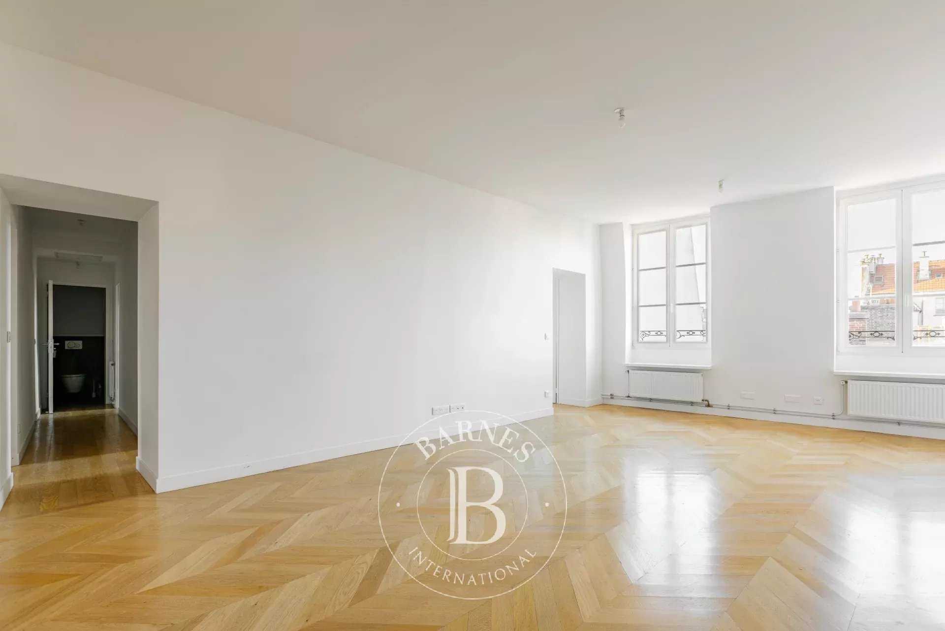 Paris  - Appartement 5 Pi&egrave;ces 3 Chambres