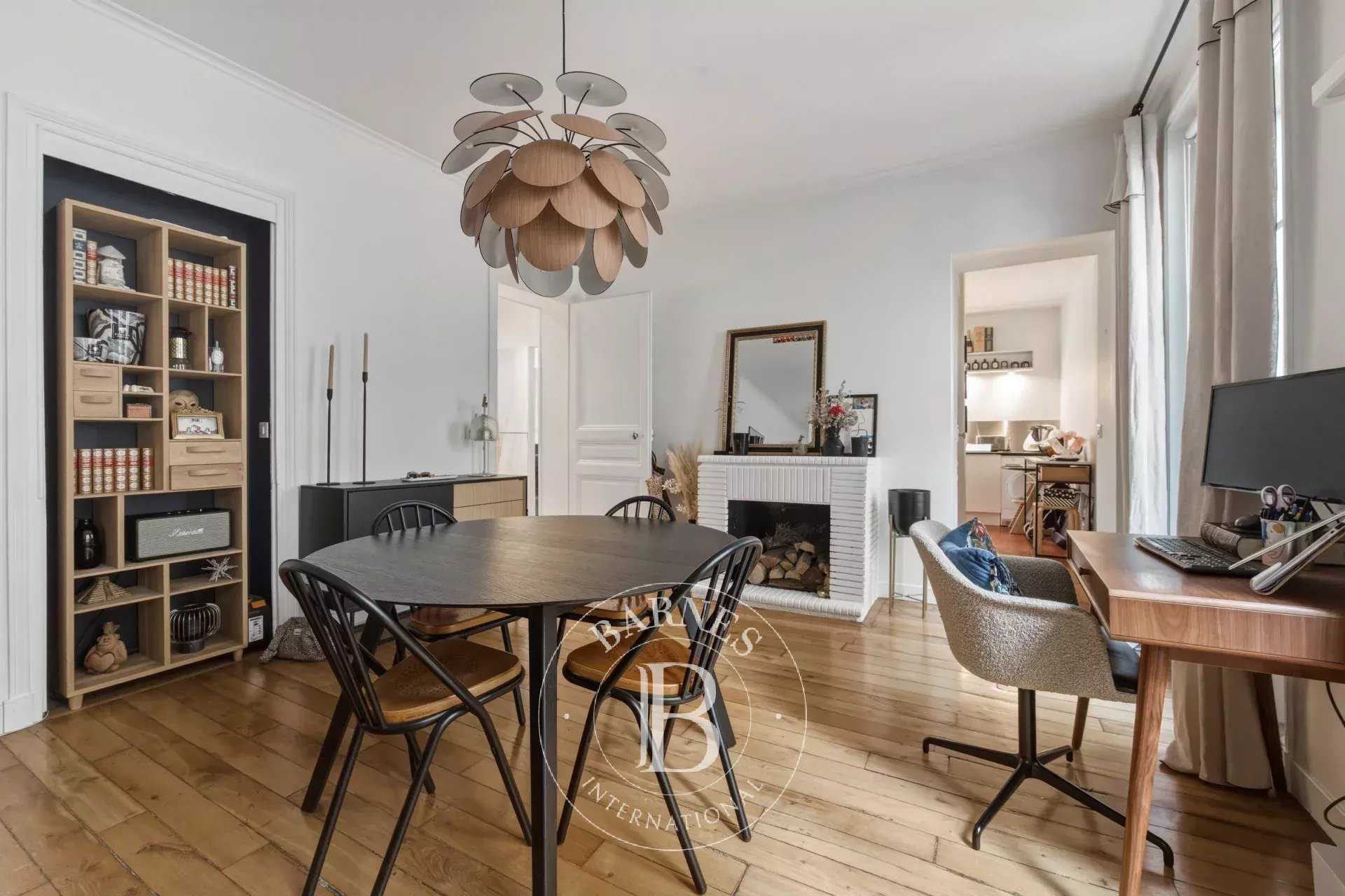 Paris  - Appartement 3 Pi&egrave;ces 2 Chambres