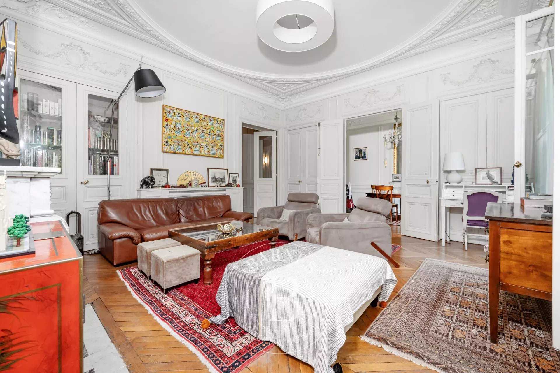 Paris  - Appartement 5 Pièces 3 Chambres
