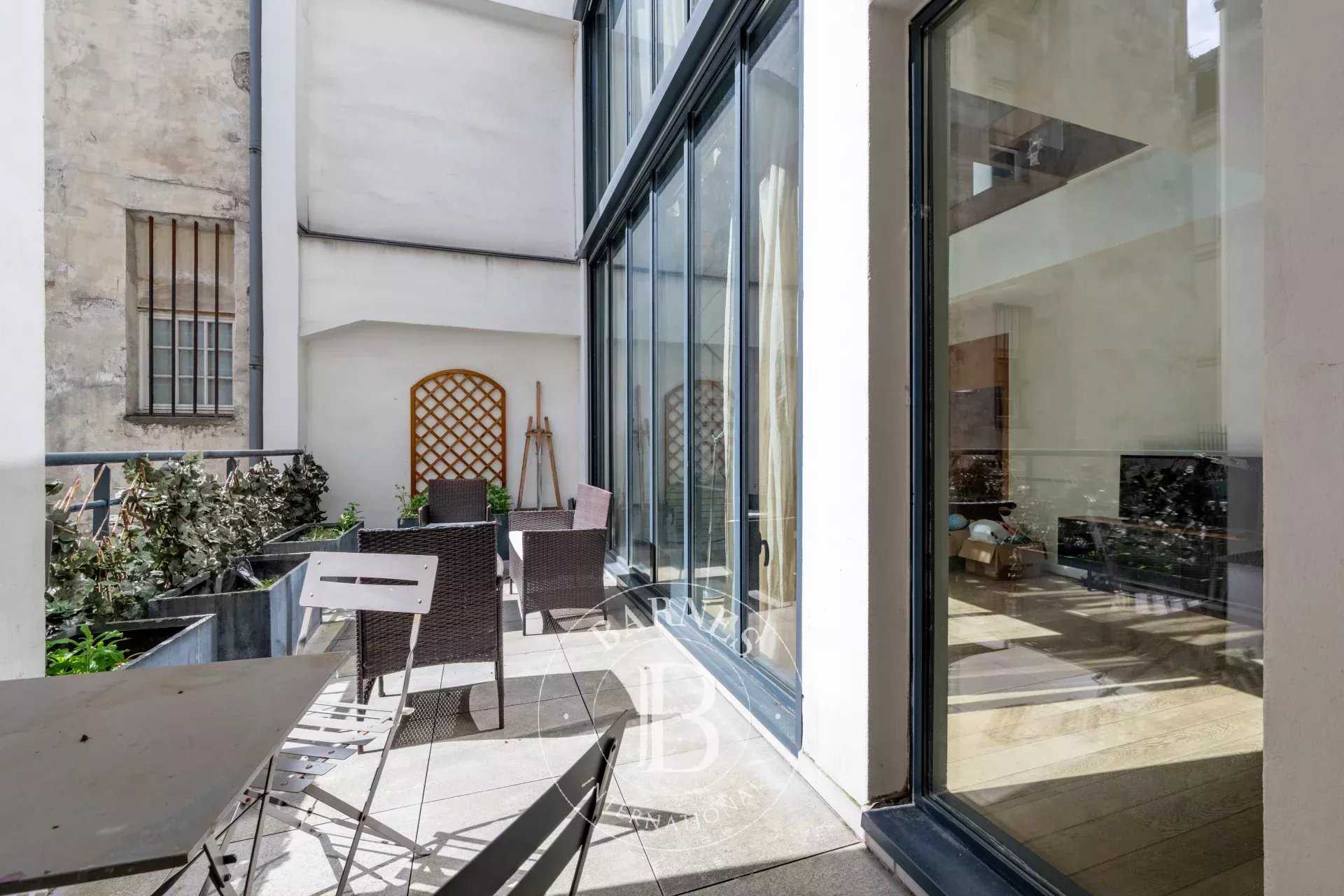 Paris  - Appartement 3 Pi&egrave;ces 2 Chambres