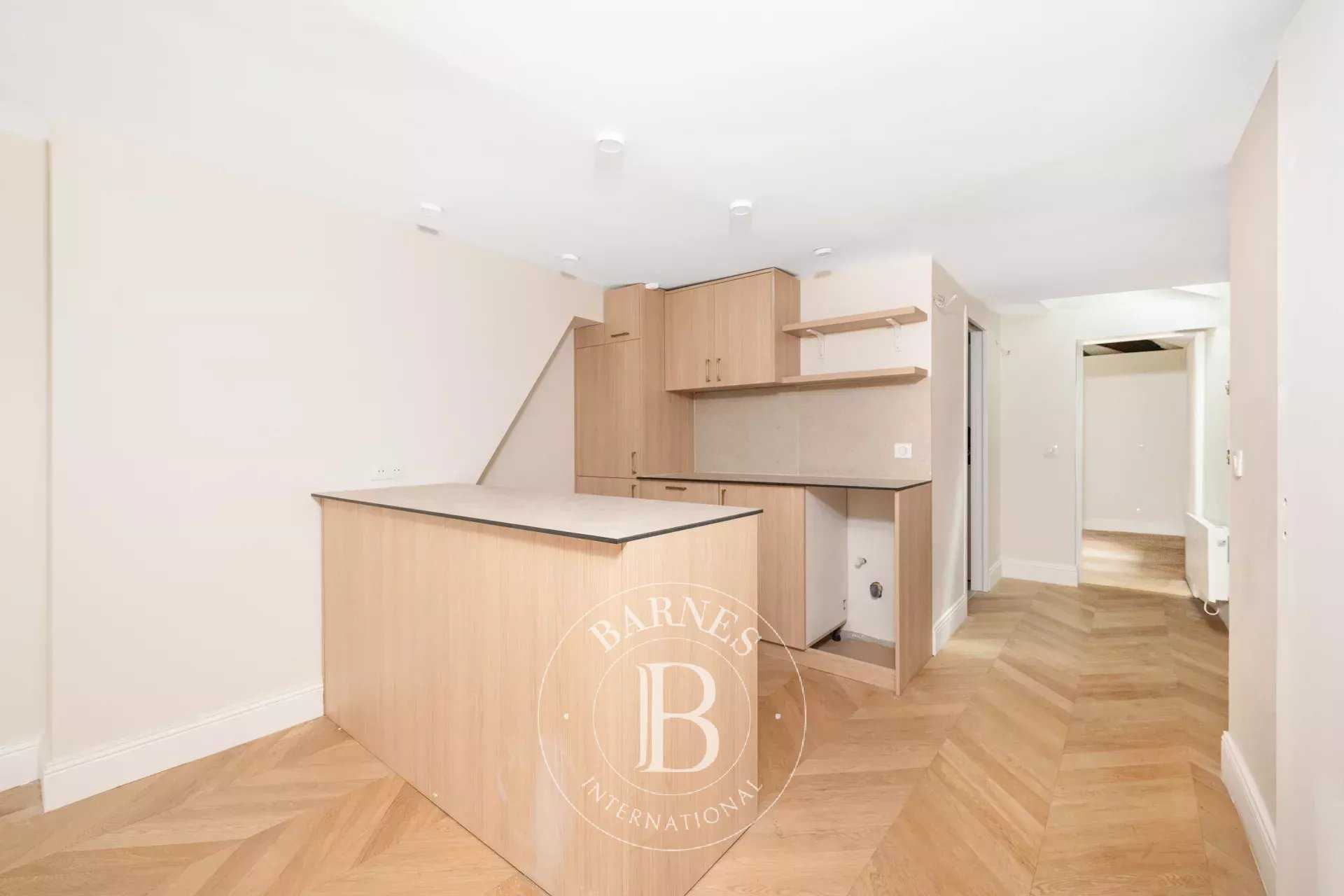 Paris  - Appartement 2 Pièces, 1 Chambre