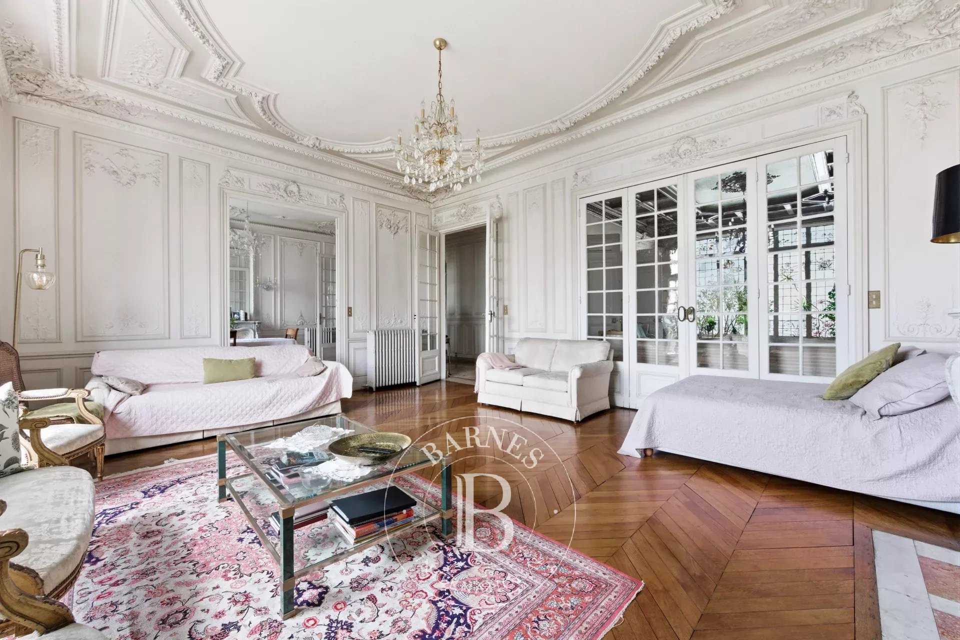 Paris  - Appartement 6 Pi&egrave;ces 5 Chambres