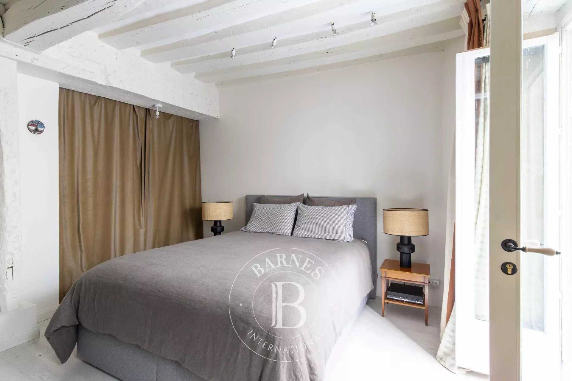 Paris  - Appartement 2 Pièces, 1 Chambre