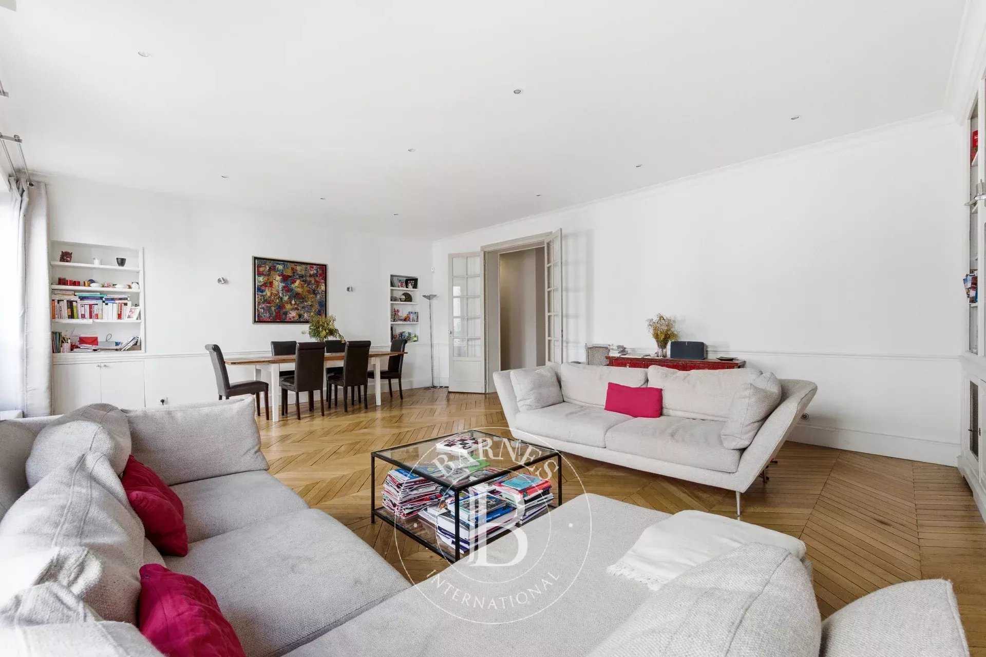 Paris  - Appartement 5 Pi&egrave;ces 4 Chambres