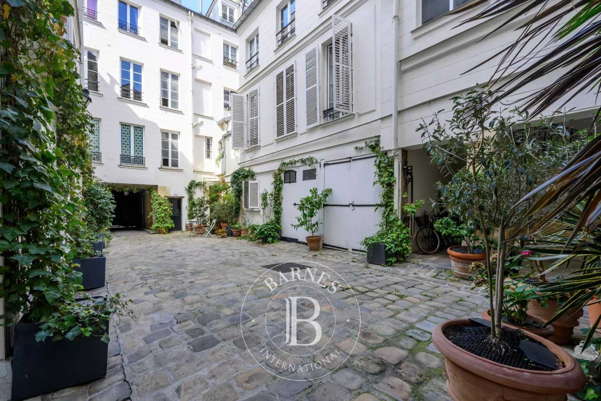 Paris  - Appartement 5 Pièces 3 Chambres