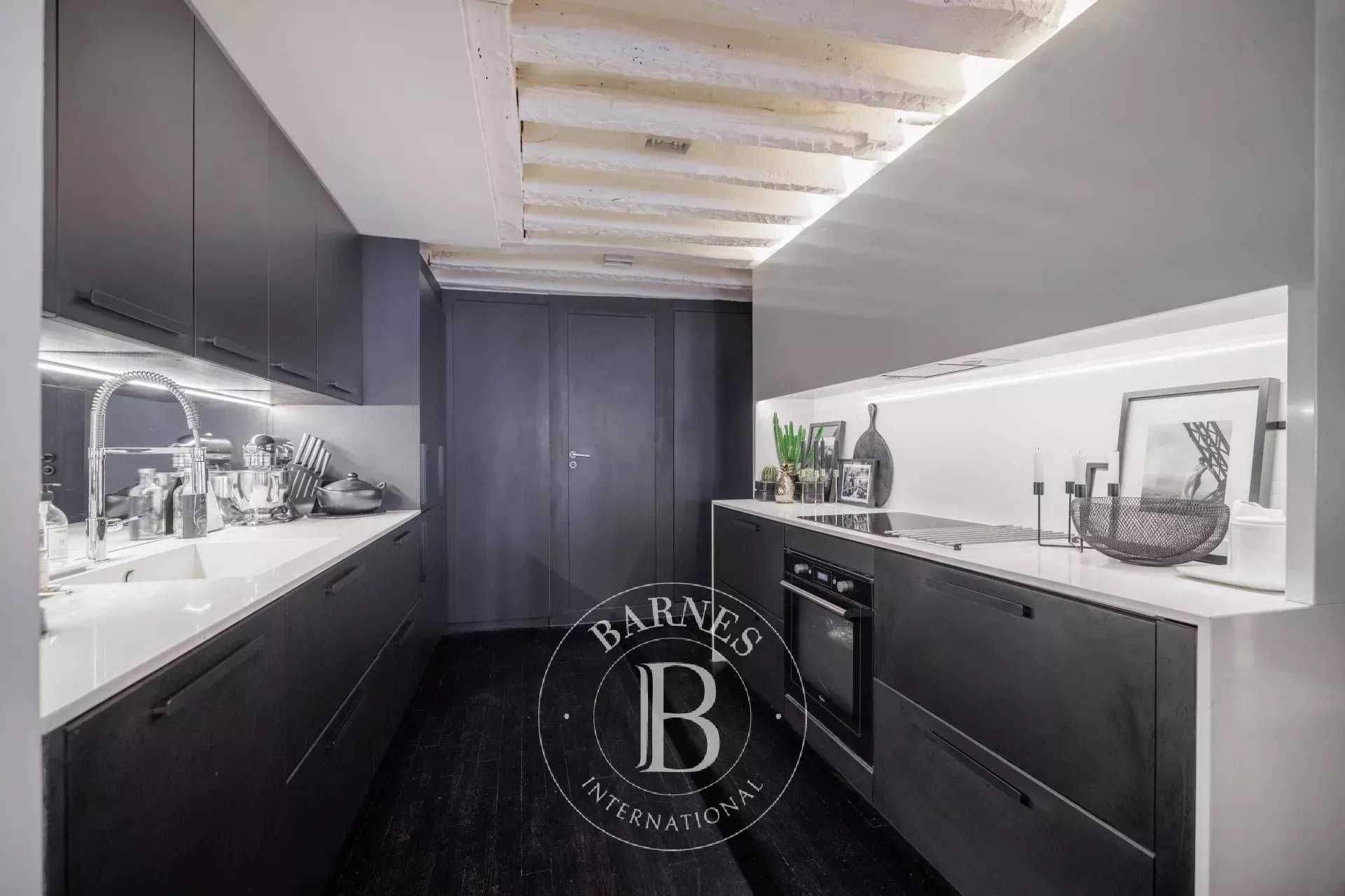 Paris  - Appartement 2 Pièces, 1 Chambre