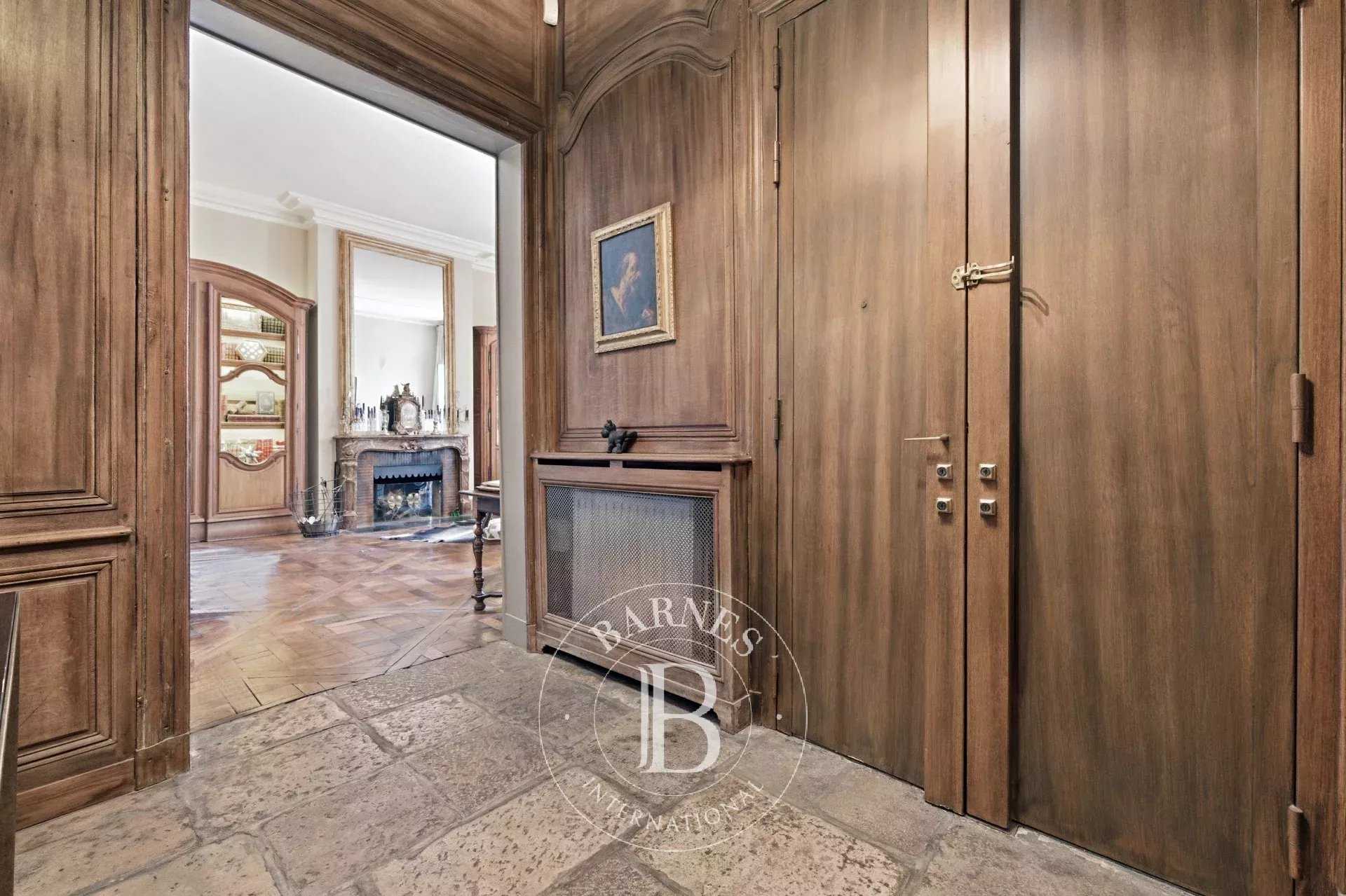 Paris  - Apartment 6 Bedrooms