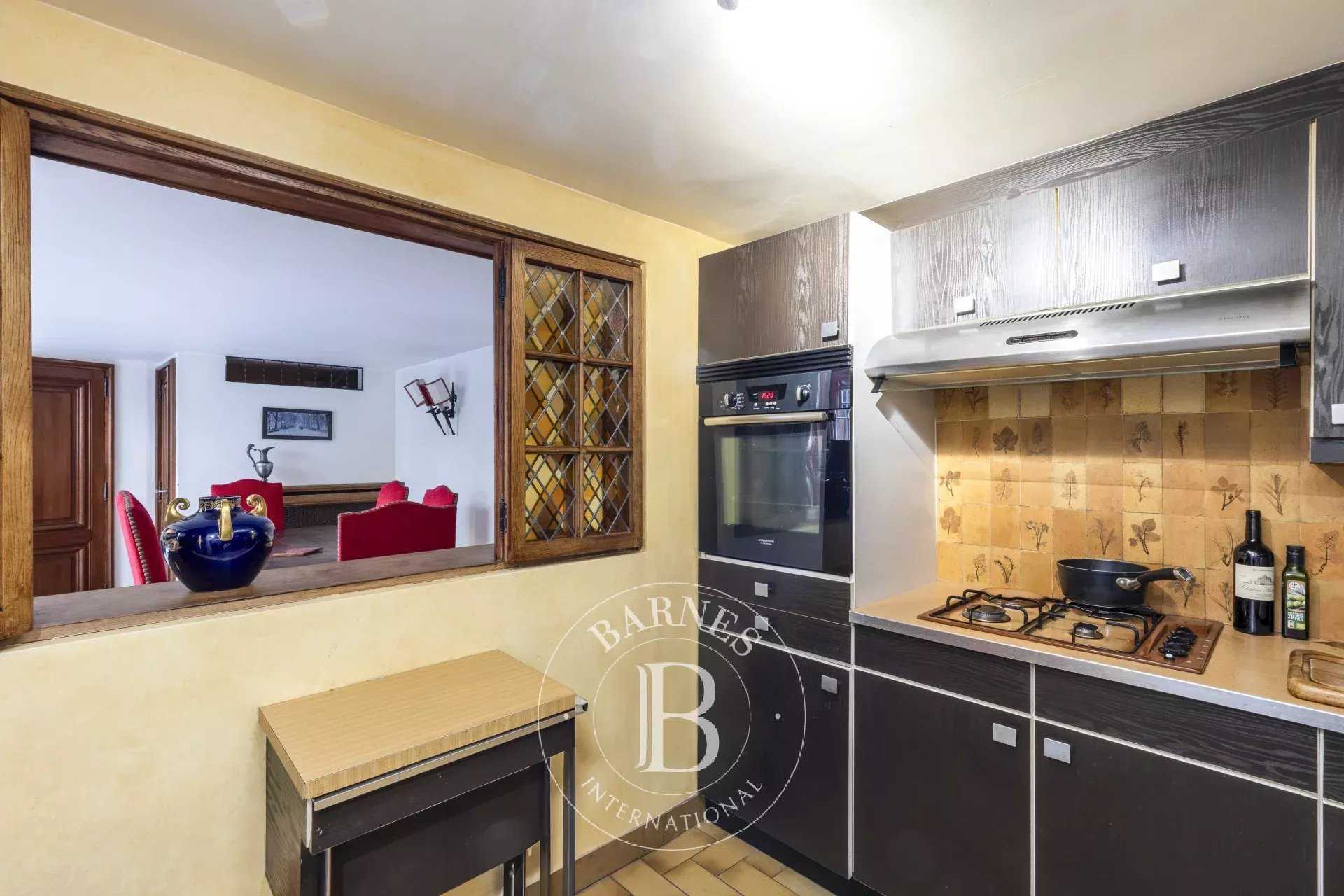 Paris  - Appartement 4 Pièces, 1 Chambre