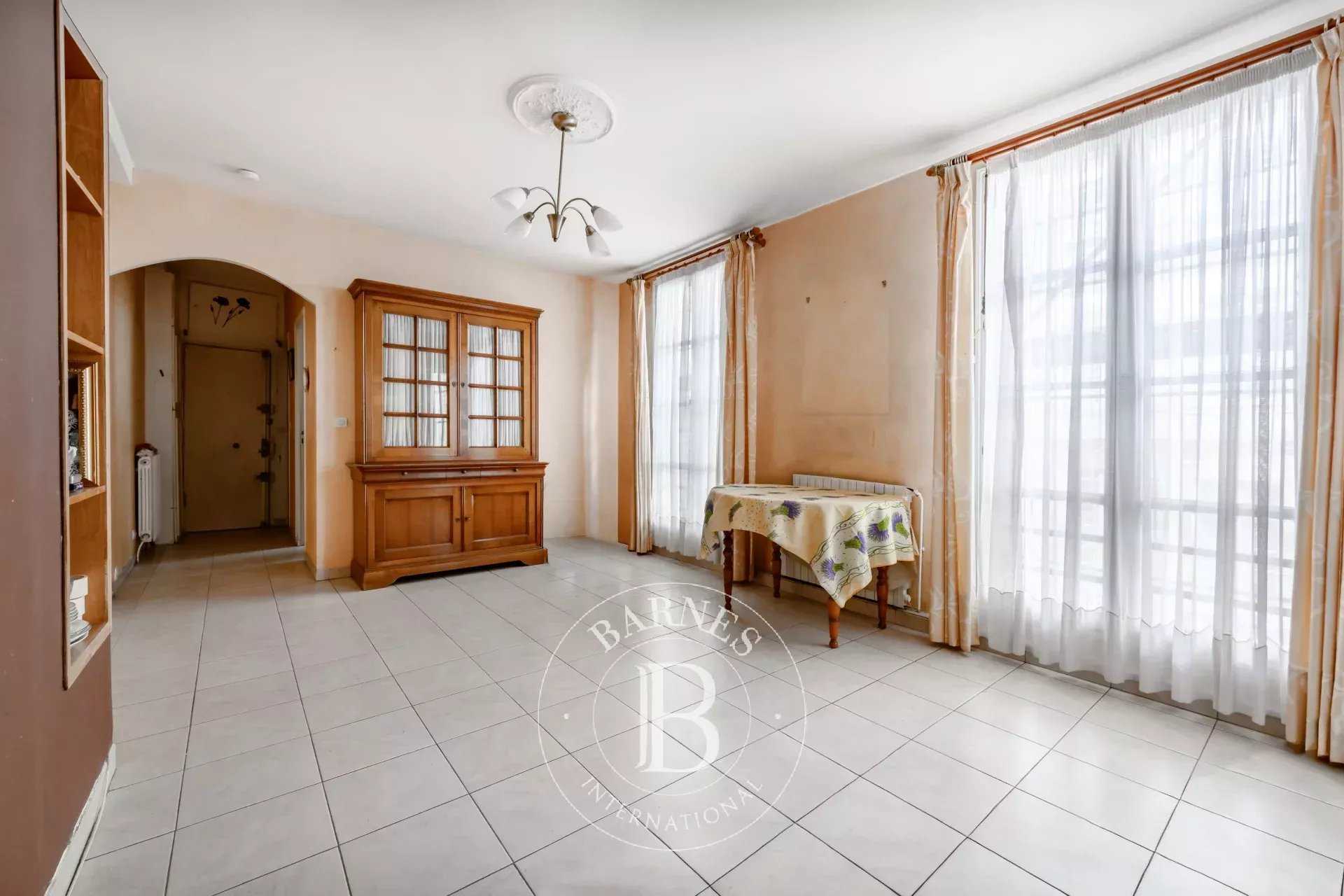 Paris  - Appartement 2 Pièces, 1 Chambre