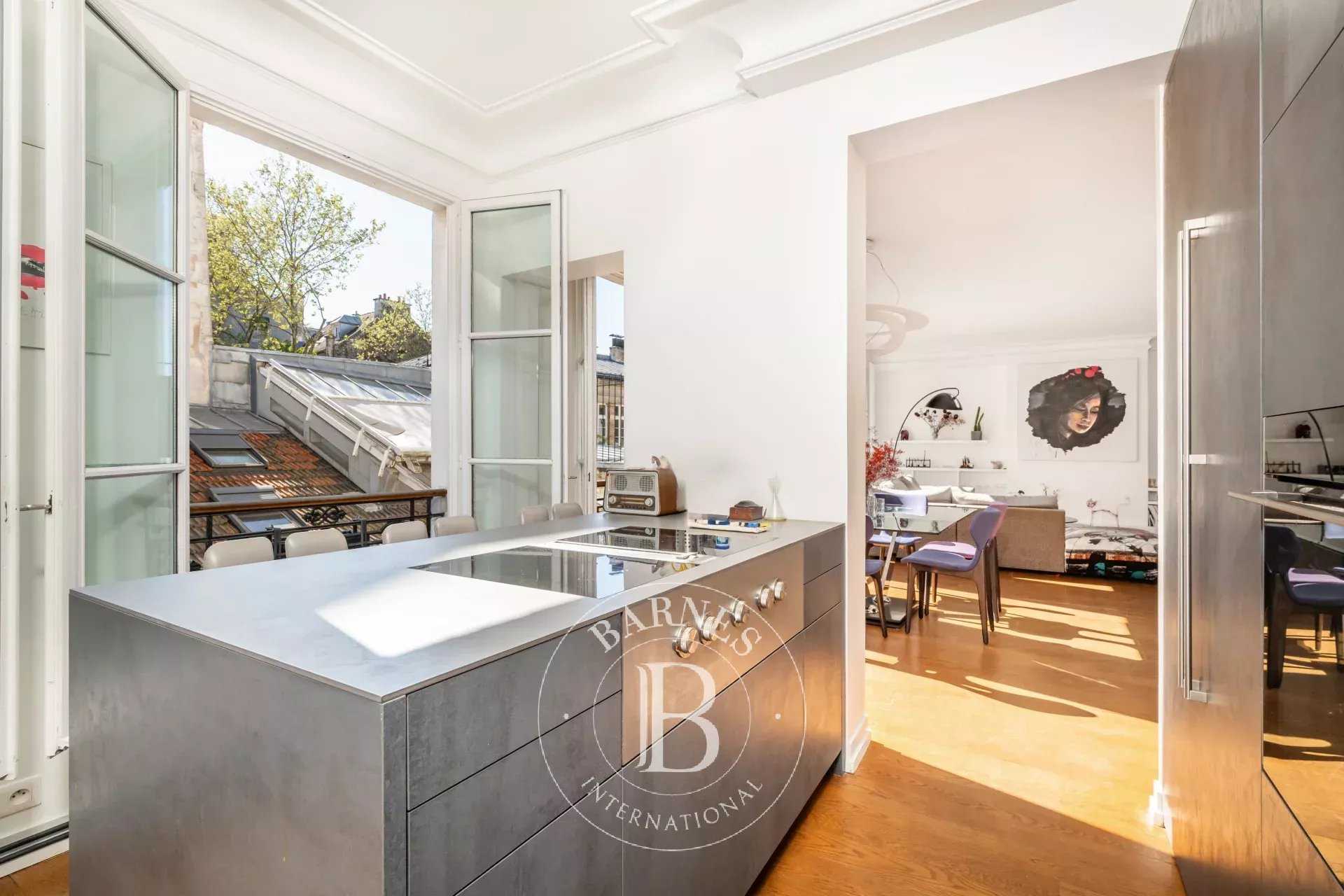 Paris  - Appartement 5 Pi&egrave;ces 3 Chambres