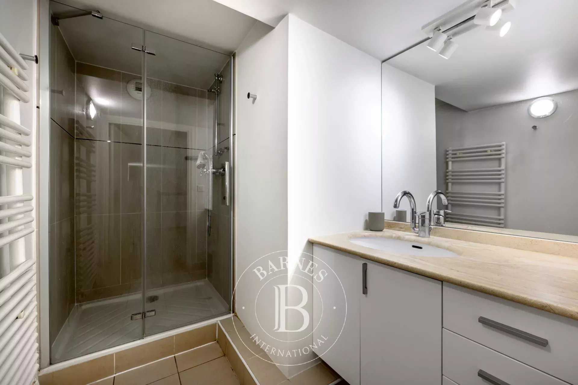 Paris  - Appartement 2 Pi&egrave;ces, 1 Chambre