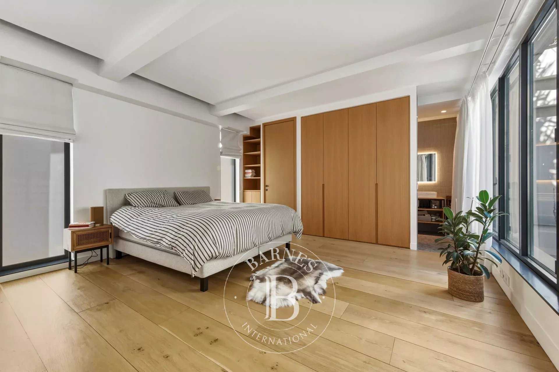 Paris  - Appartement 6 Pi&egrave;ces 3 Chambres