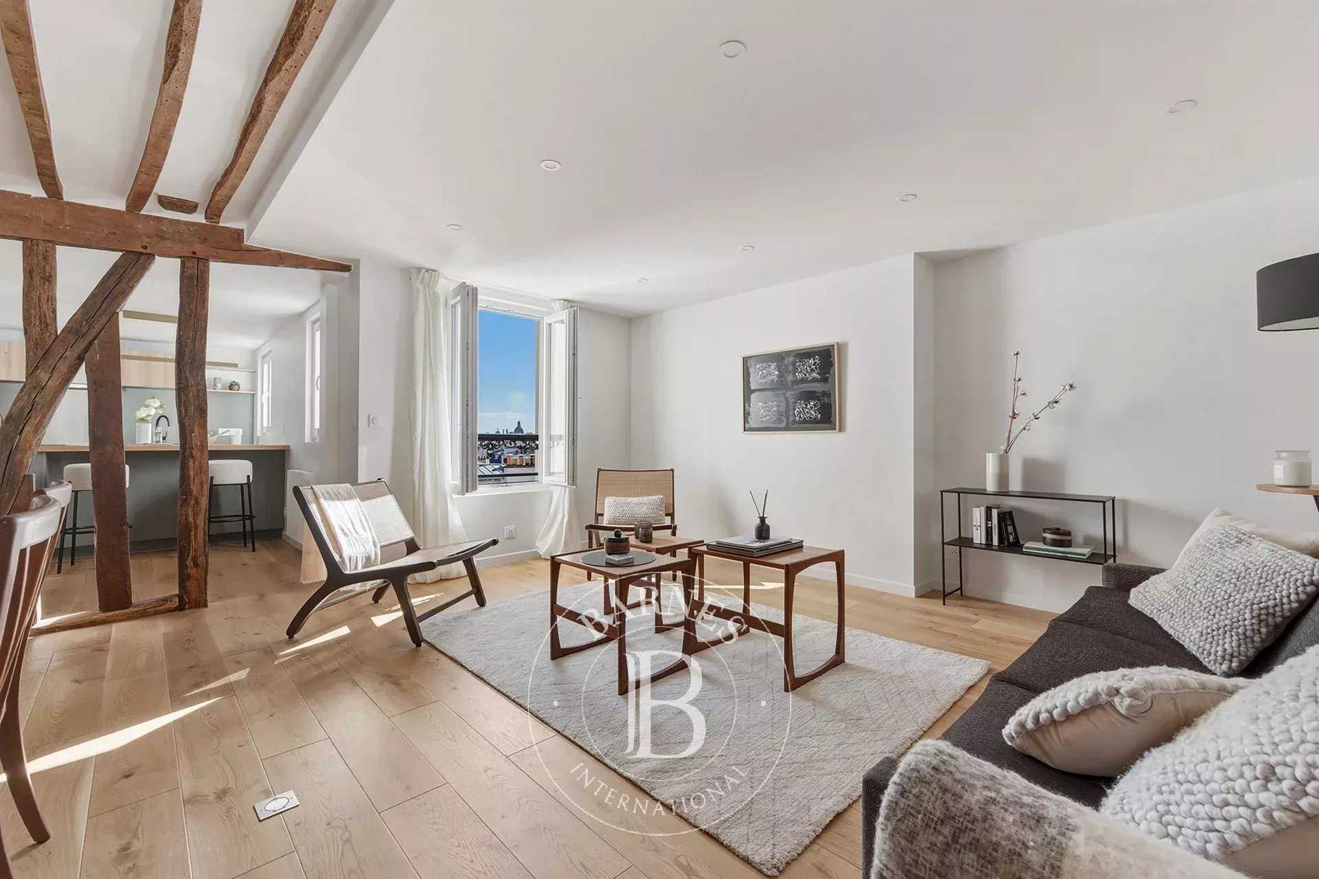 Paris  - Appartement 4 Pi&egrave;ces 2 Chambres