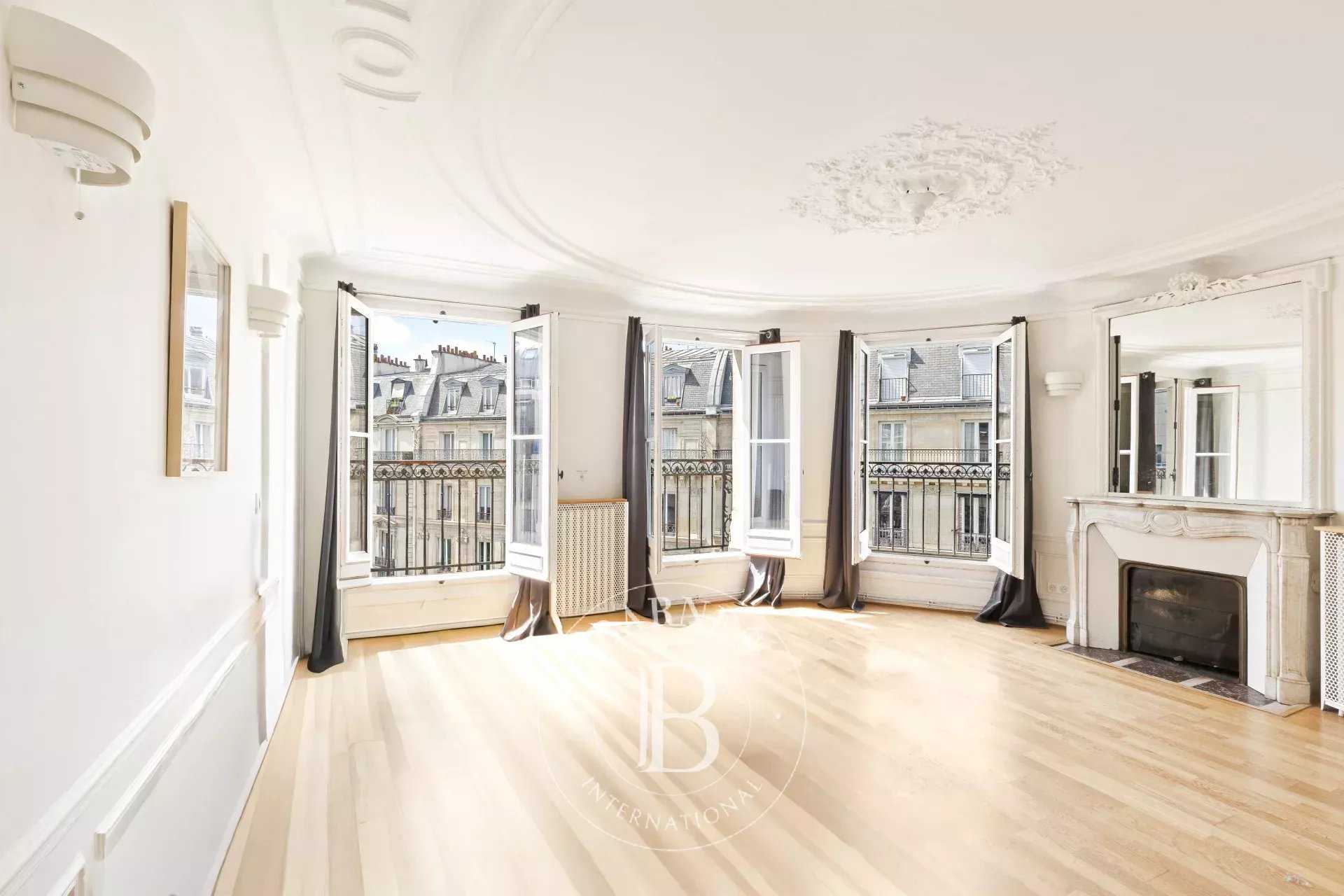 Paris  - Appartement 4 Pi&egrave;ces 3 Chambres
