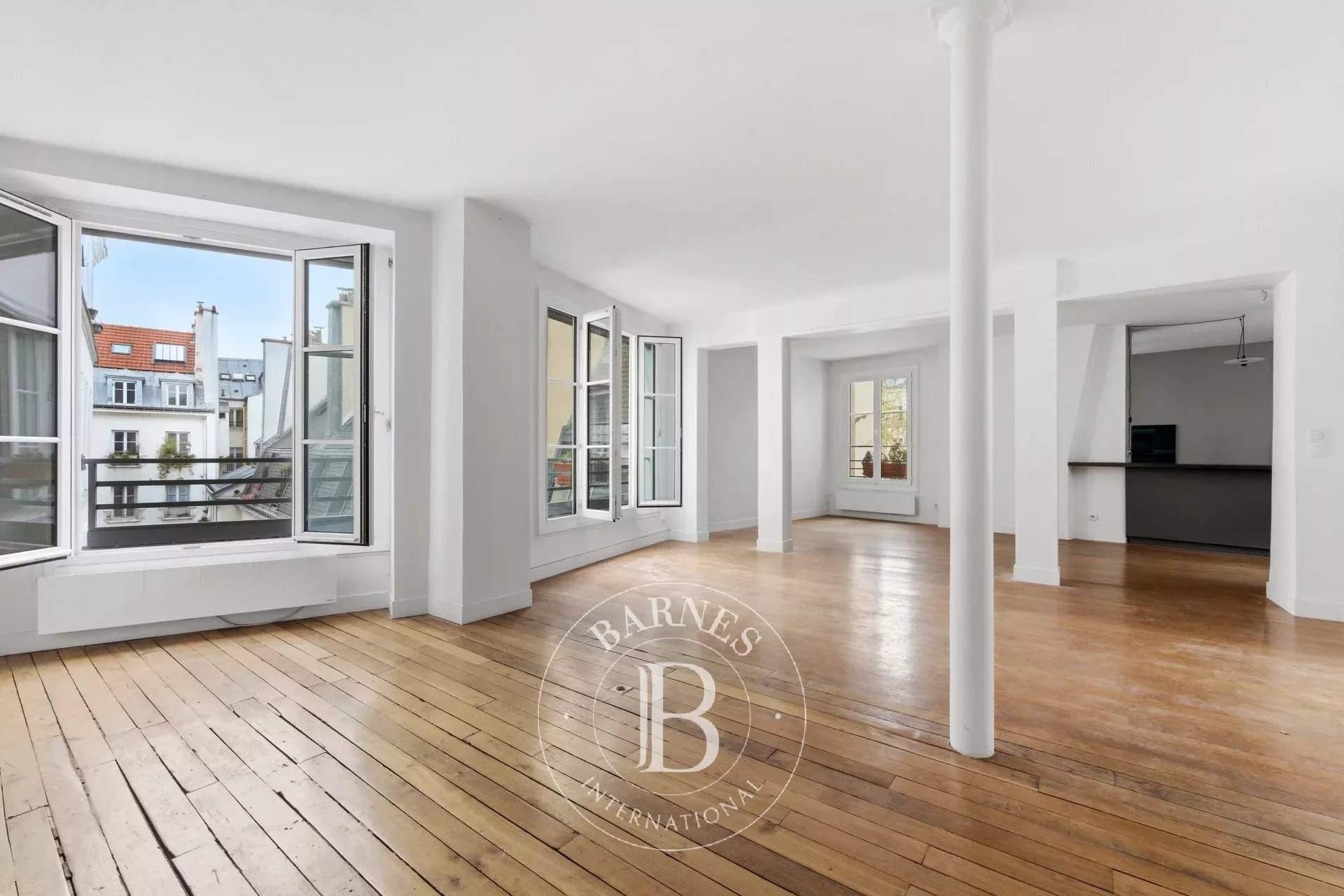 Paris  - Appartement 4 Pi&egrave;ces 3 Chambres - picture 1