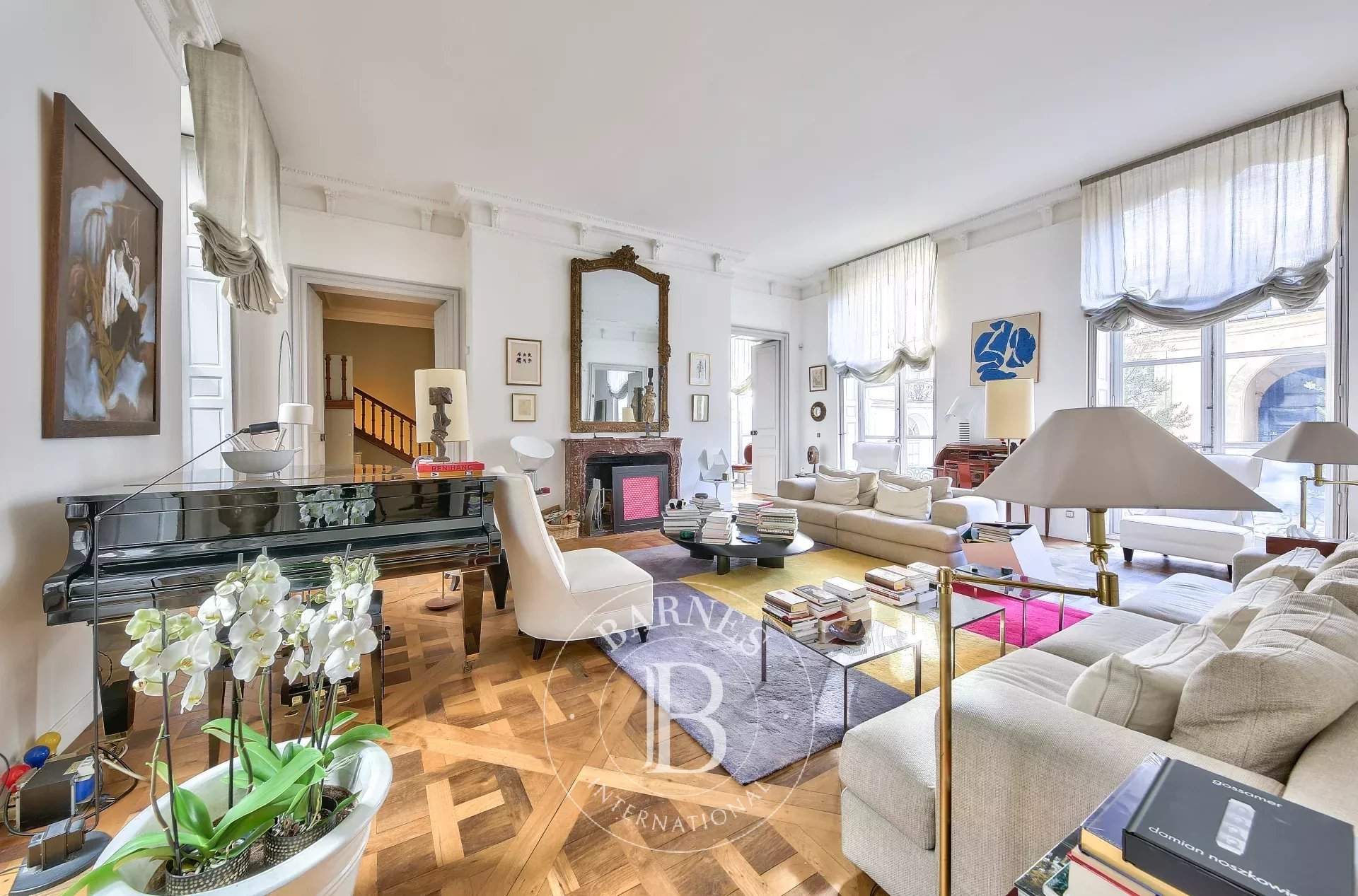 Paris  - Hôtel particulier 5 Pi&egrave;ces 2 Chambres - picture 4