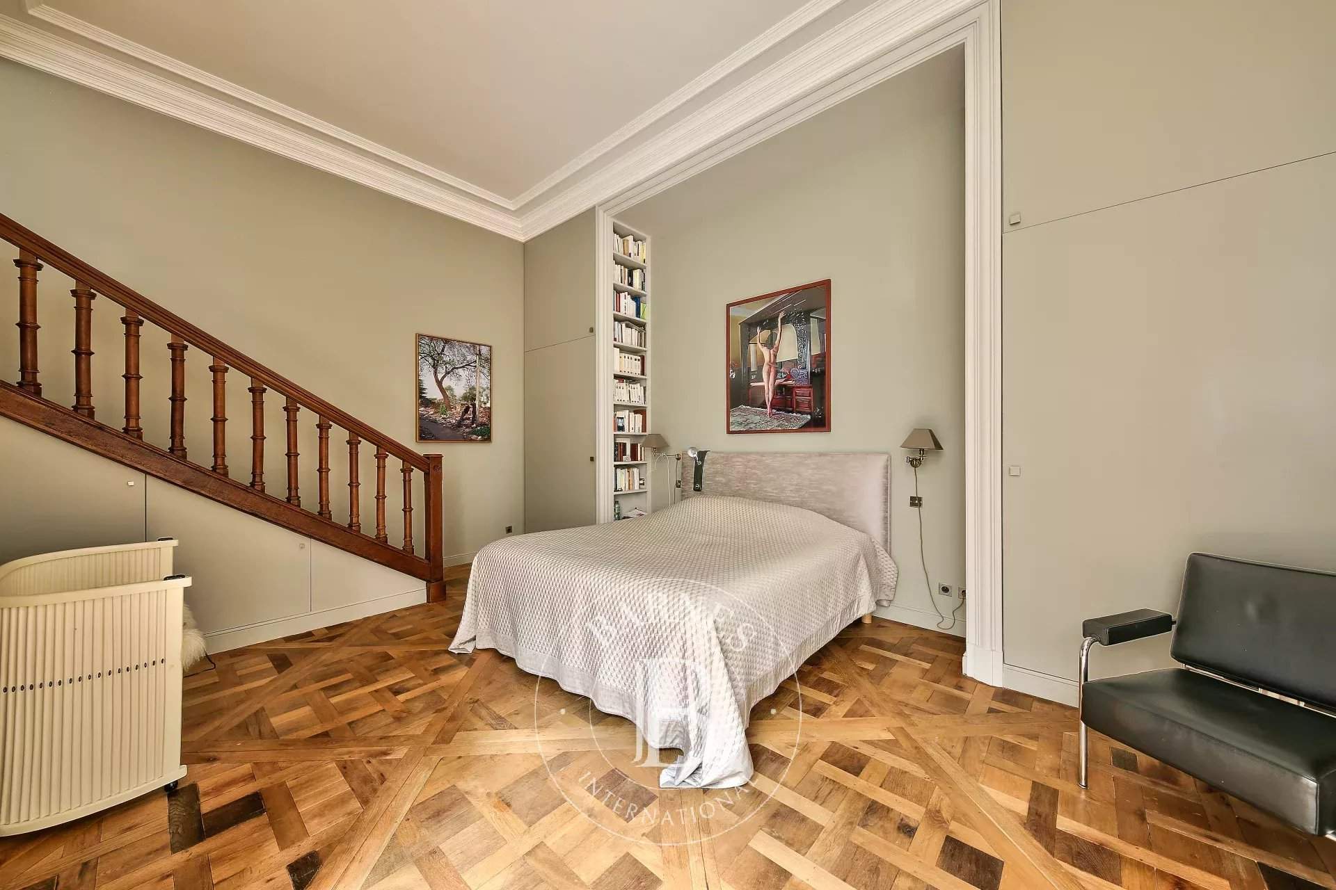 Paris  - Hôtel particulier 5 Pi&egrave;ces 2 Chambres - picture 13