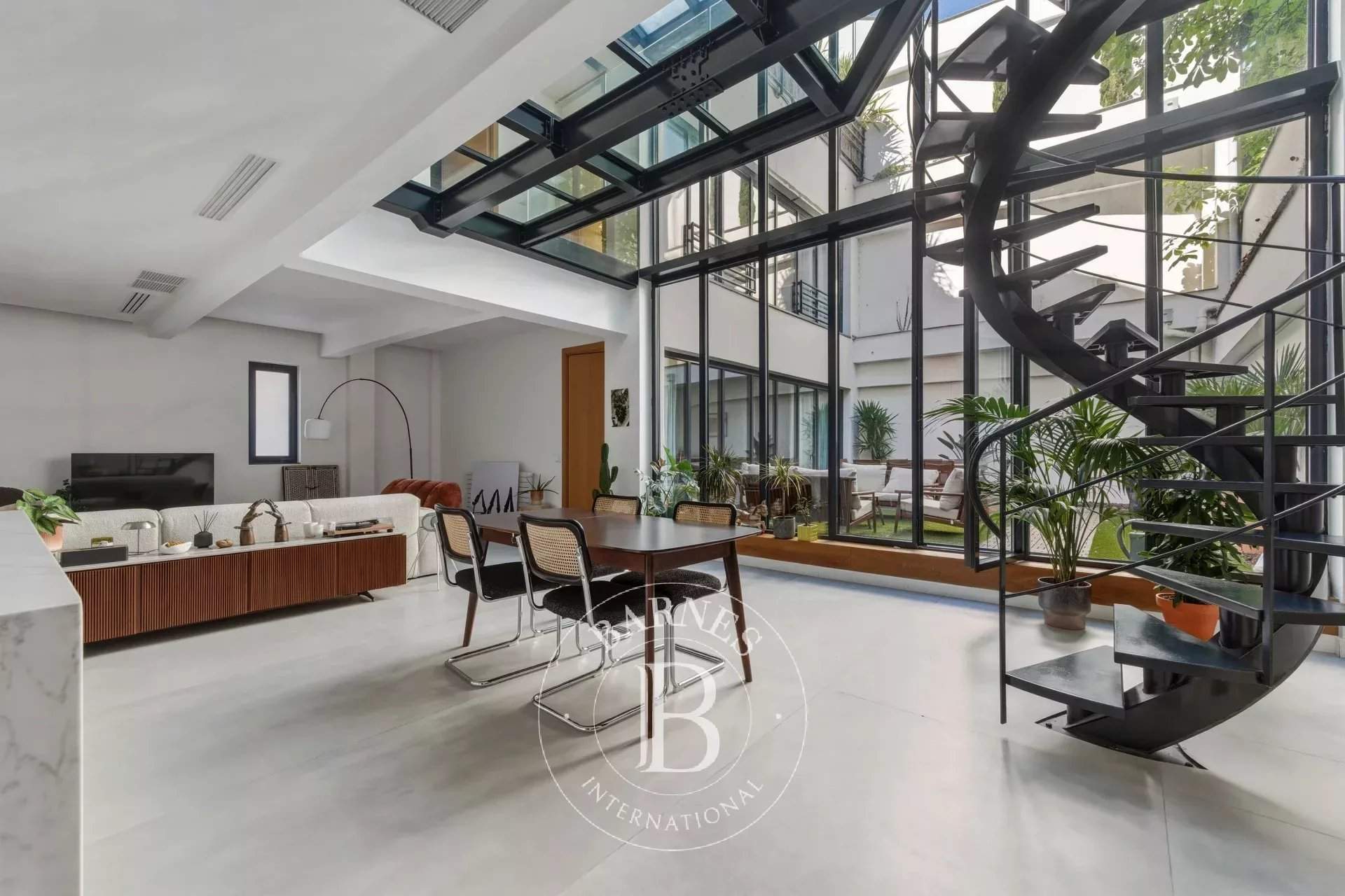 Paris  - Appartement 6 Pi&egrave;ces 3 Chambres - picture 2