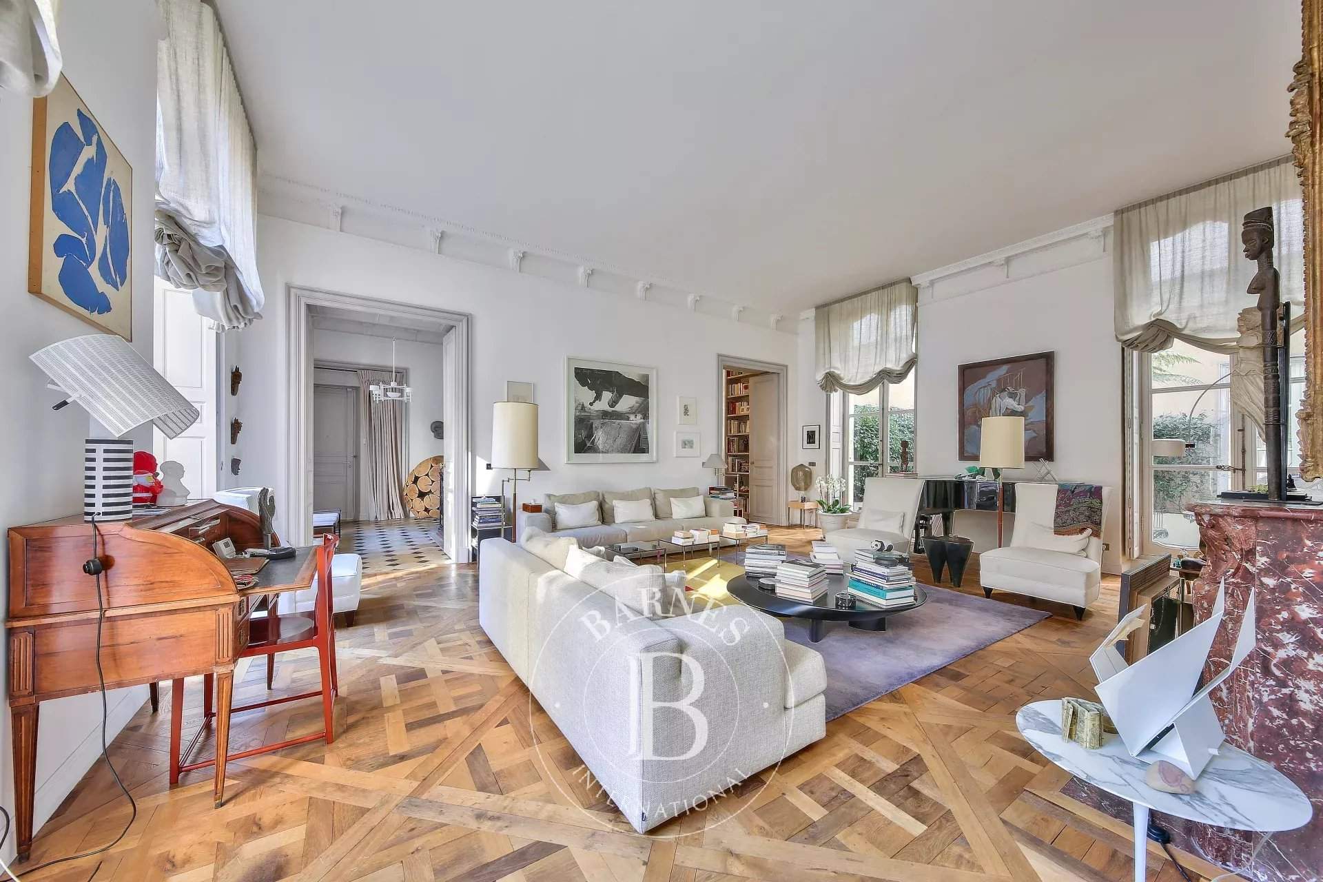 Paris  - Hôtel particulier 5 Pi&egrave;ces 2 Chambres - picture 7