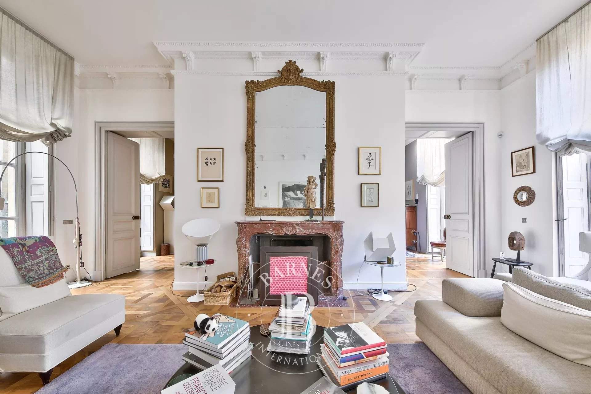 Paris  - Hôtel particulier 5 Pi&egrave;ces 2 Chambres - picture 9