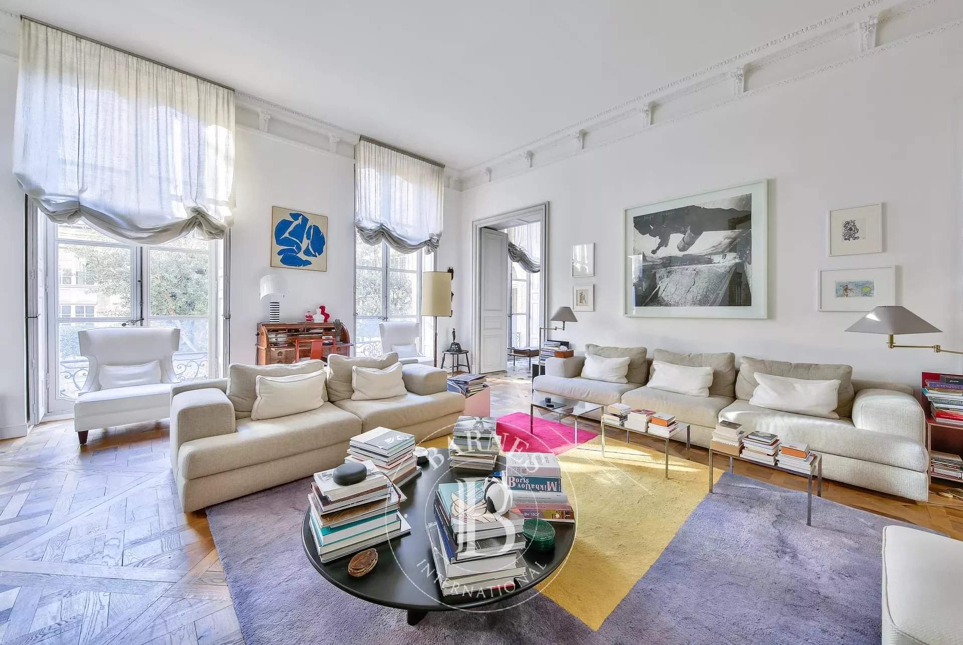 Paris  - Hôtel particulier 5 Pi&egrave;ces 2 Chambres - picture 2