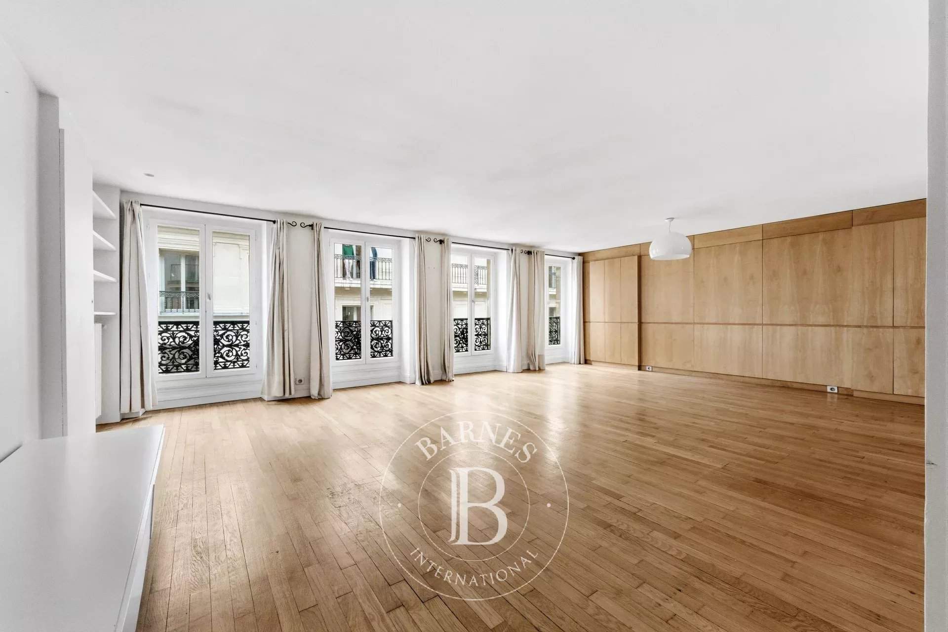 Paris  - Appartement 4 Pi&egrave;ces 3 Chambres - picture 1