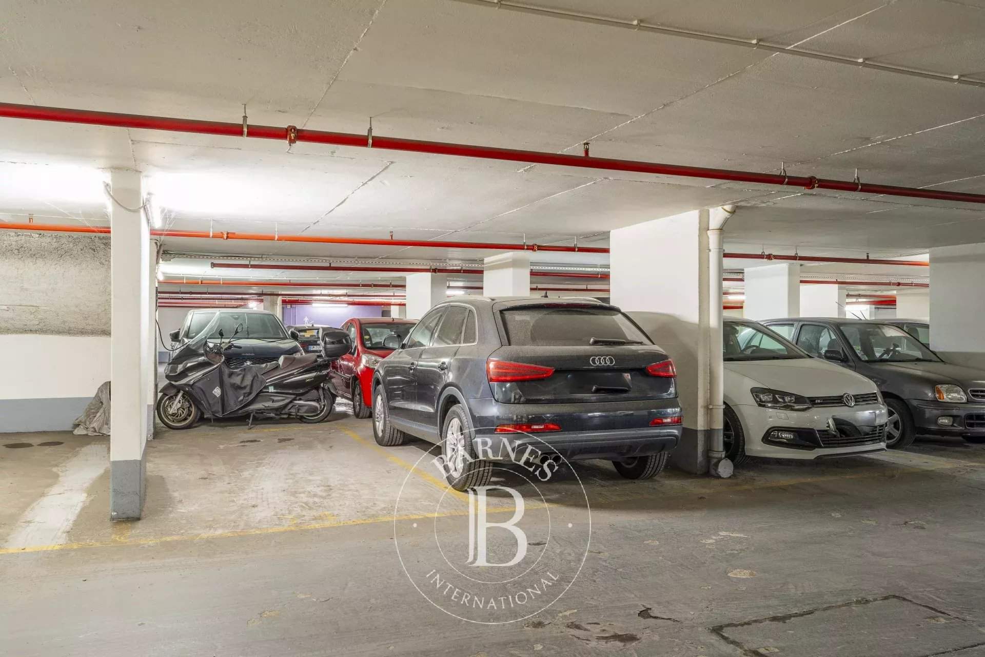 Paris  - Parking  - picture 2