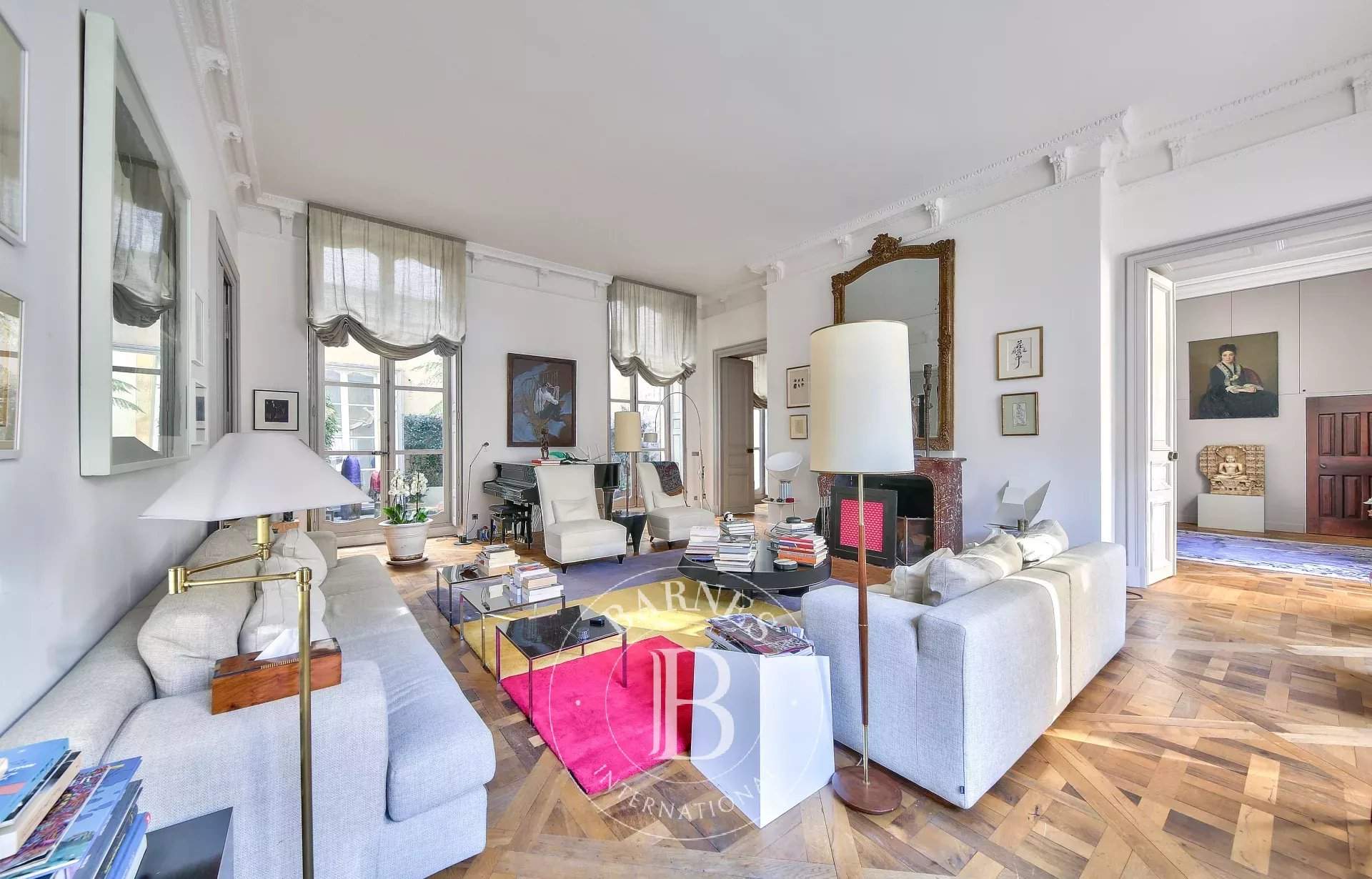 Paris  - Hôtel particulier 5 Pi&egrave;ces 2 Chambres - picture 5