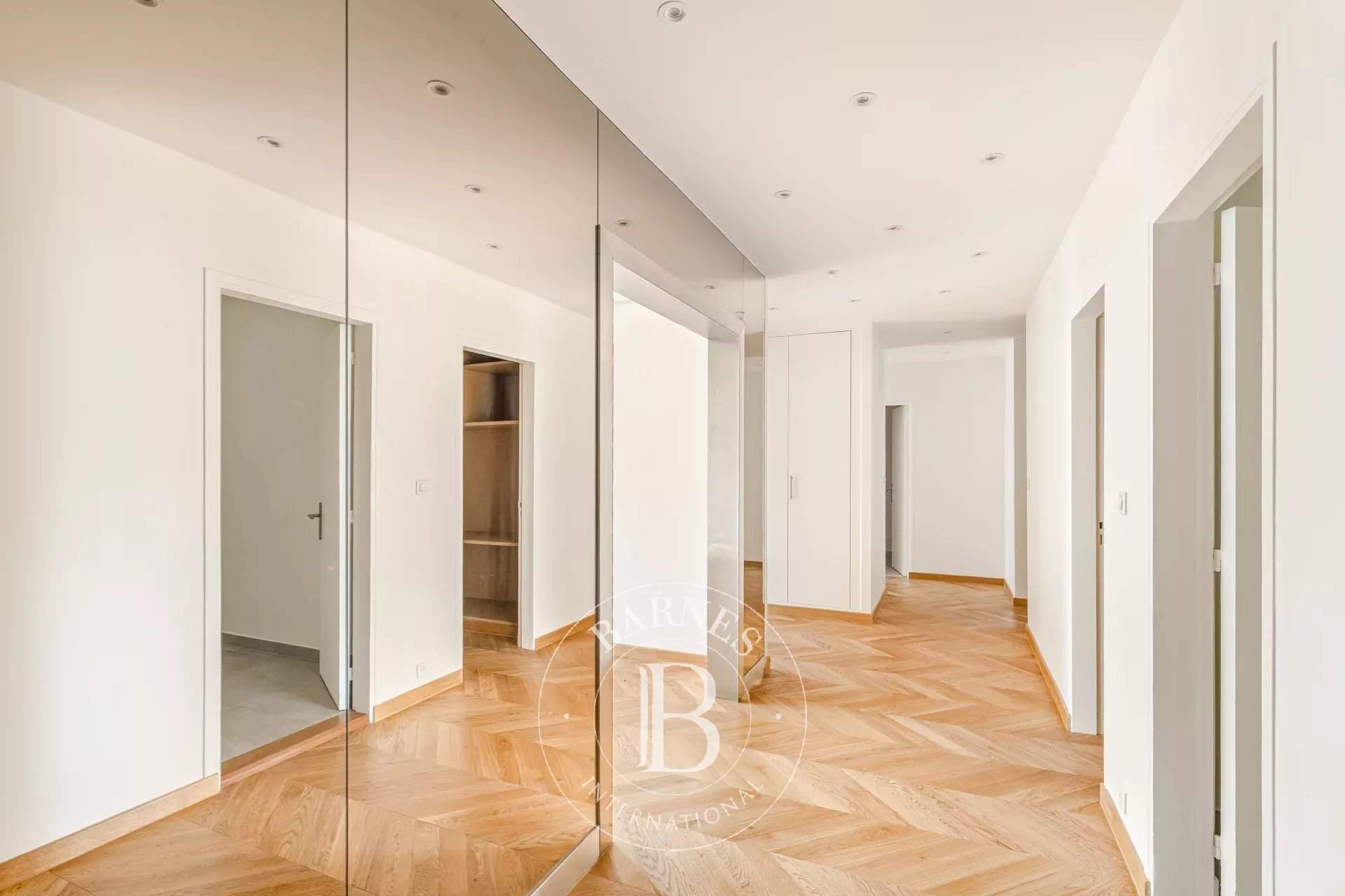 Paris  - Appartement 5 Pi&egrave;ces 3 Chambres - picture 9