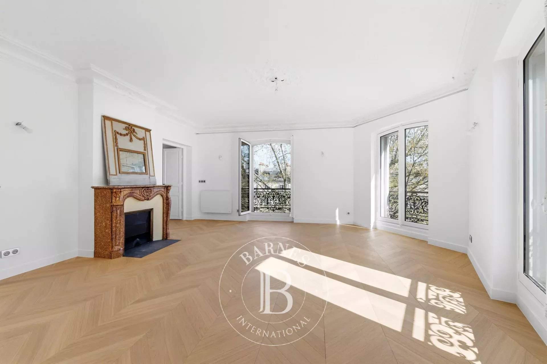 Paris  - Appartement 7 Pi&egrave;ces 4 Chambres - picture 1