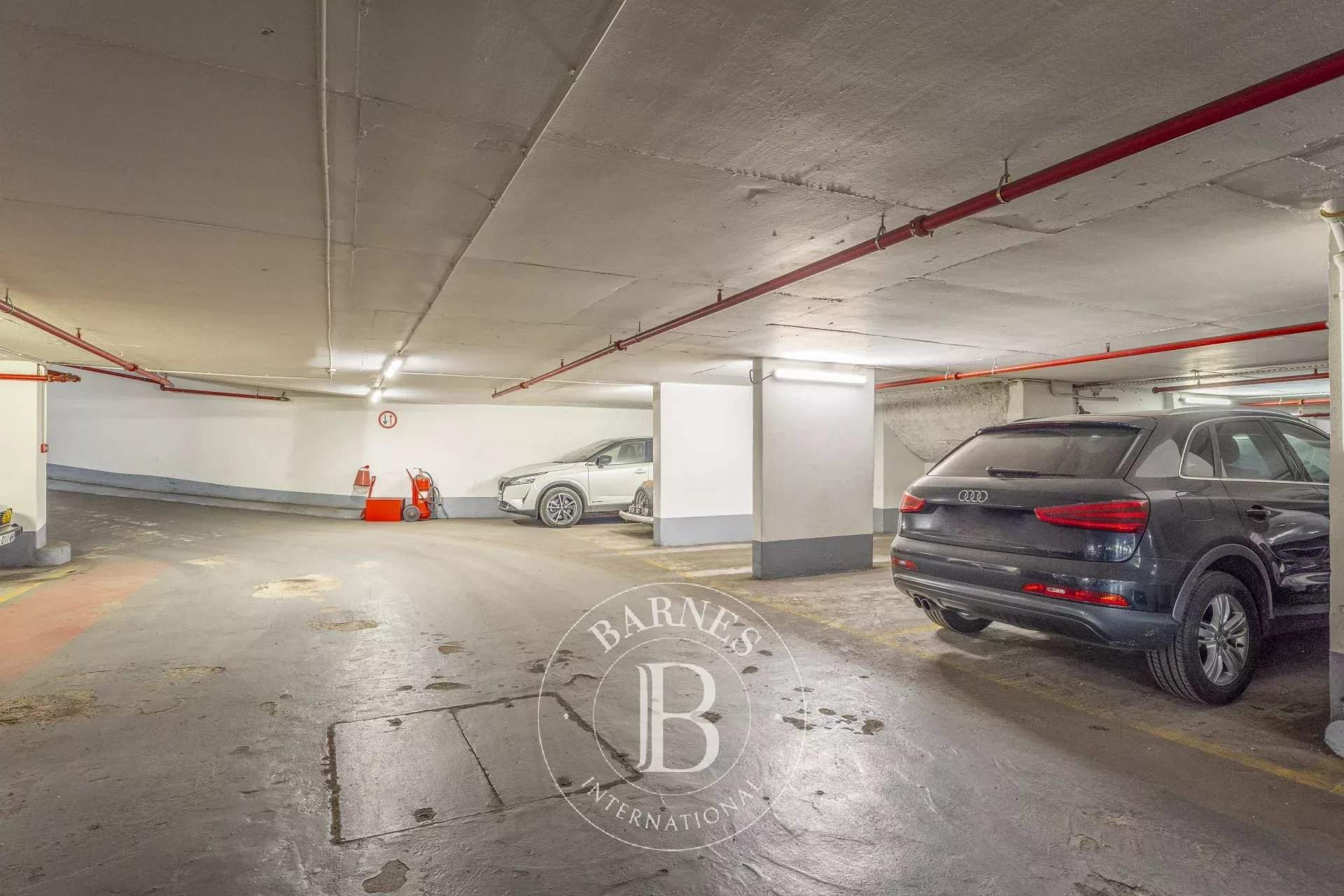 Paris  - Parking  - picture 4