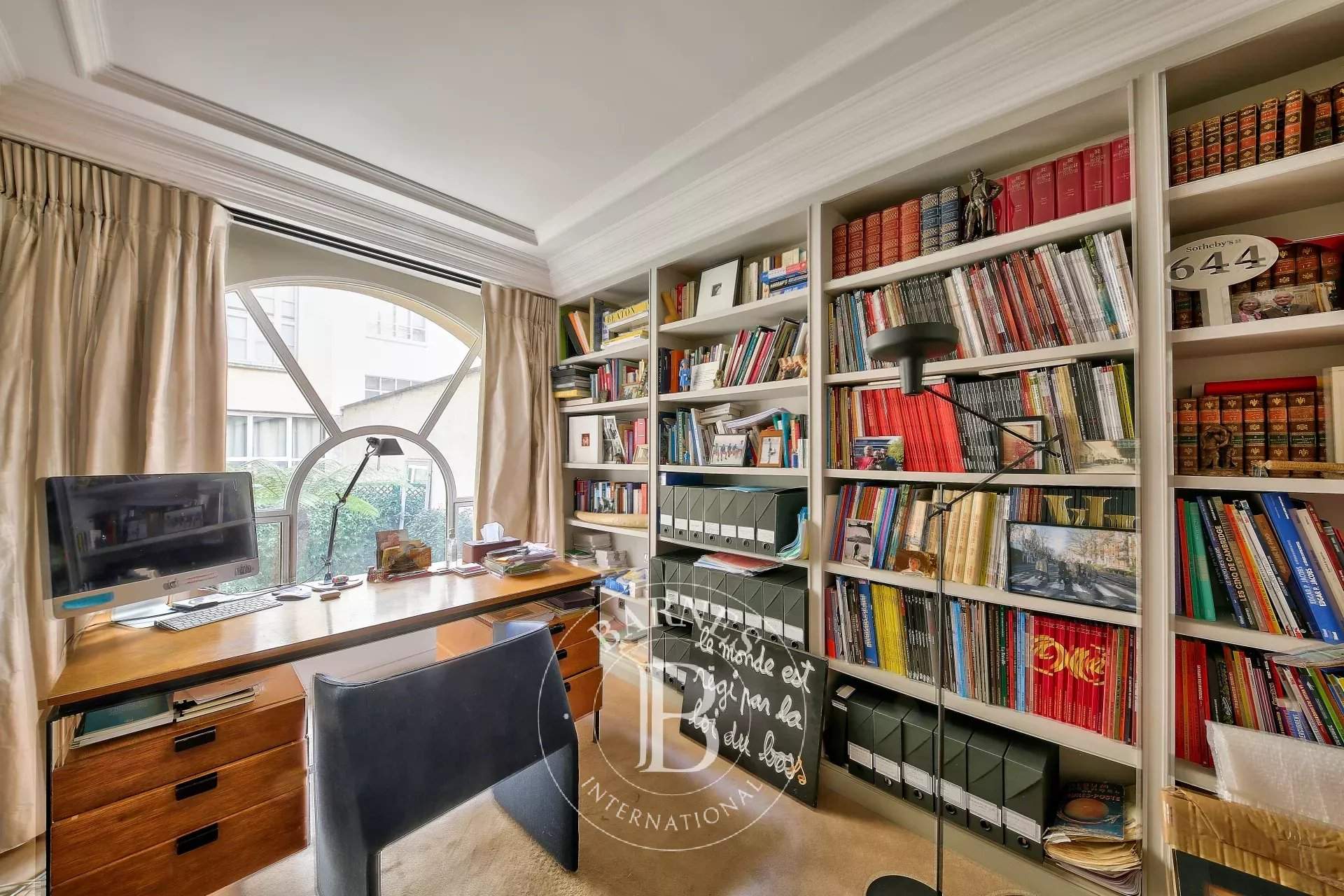 Paris  - Hôtel particulier 5 Pi&egrave;ces 2 Chambres - picture 15