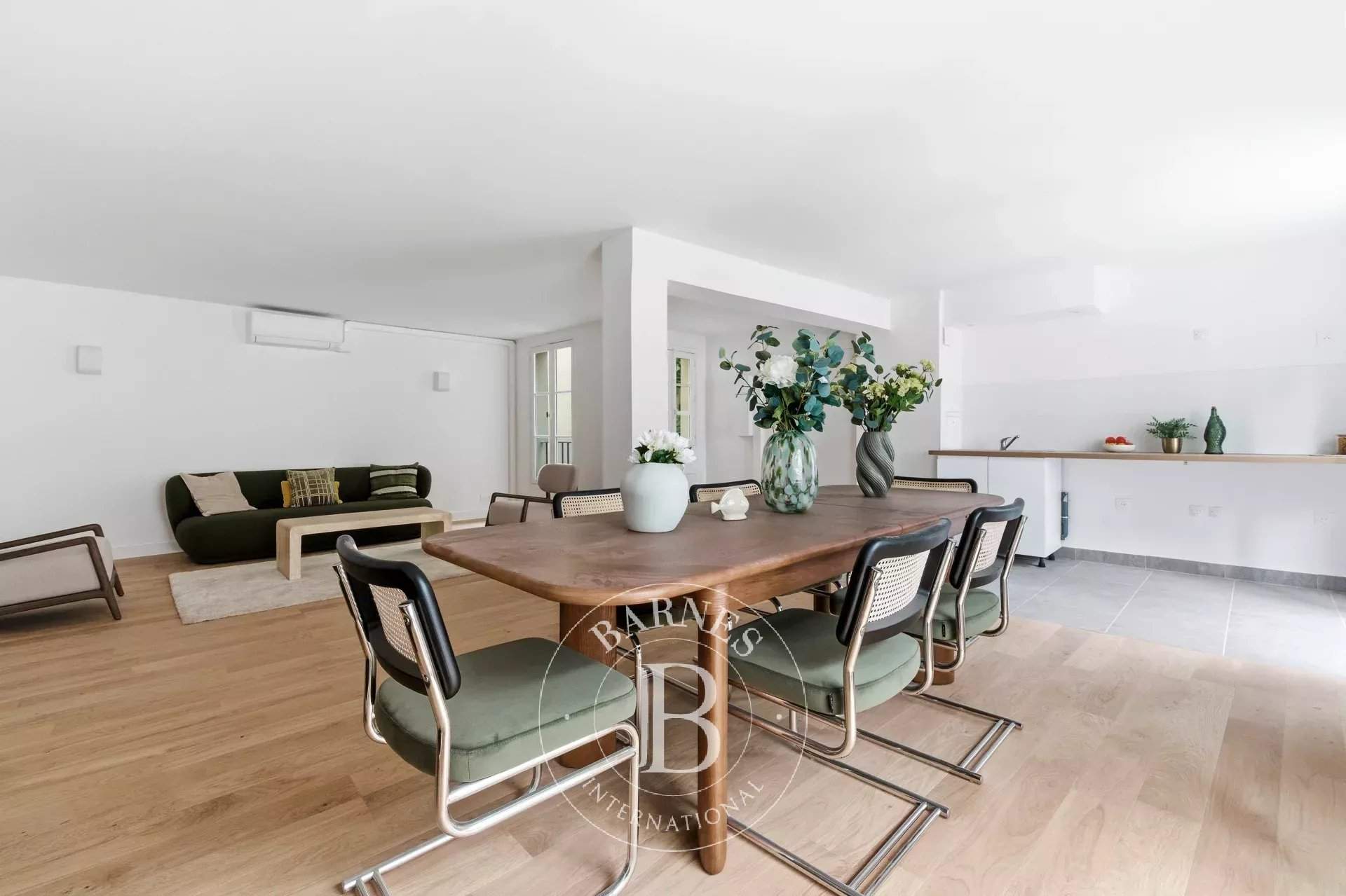 Paris  - Appartement 4 Pi&egrave;ces 3 Chambres - picture 2