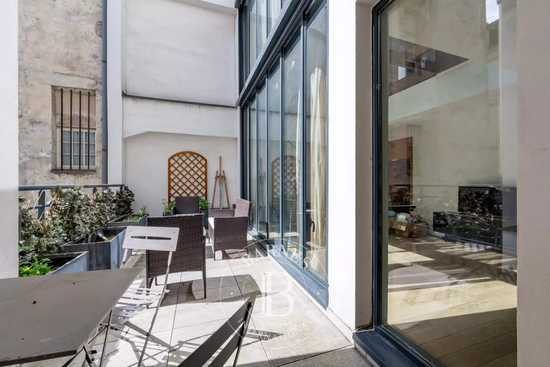 Paris  - Appartement 3 Pi&egrave;ces 2 Chambres - picture 2