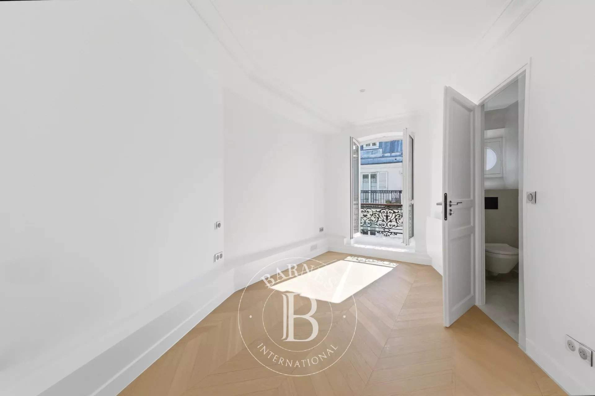 Paris  - Appartement 7 Pi&egrave;ces 4 Chambres - picture 8