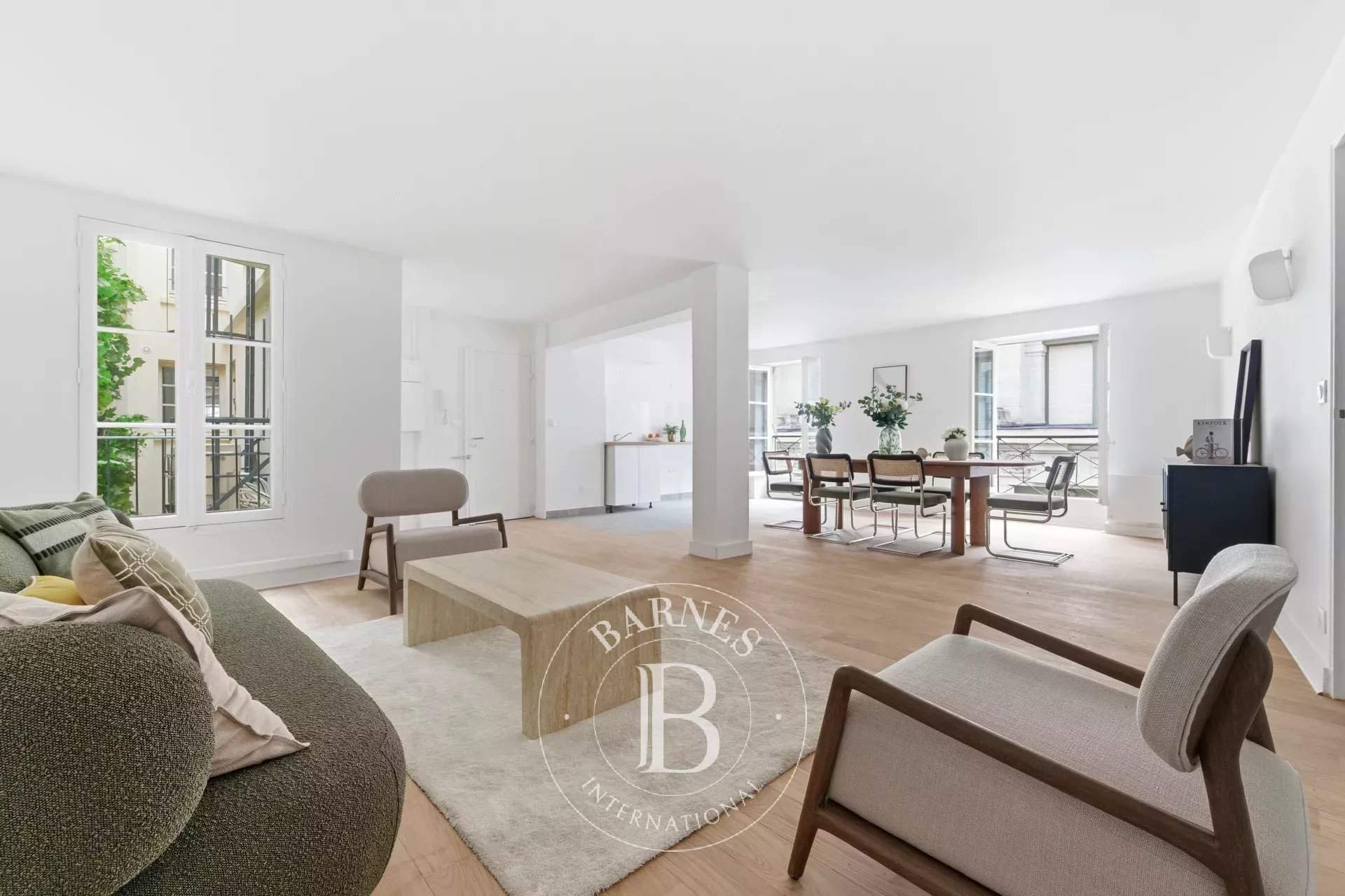 Paris  - Appartement 4 Pi&egrave;ces 3 Chambres - picture 1