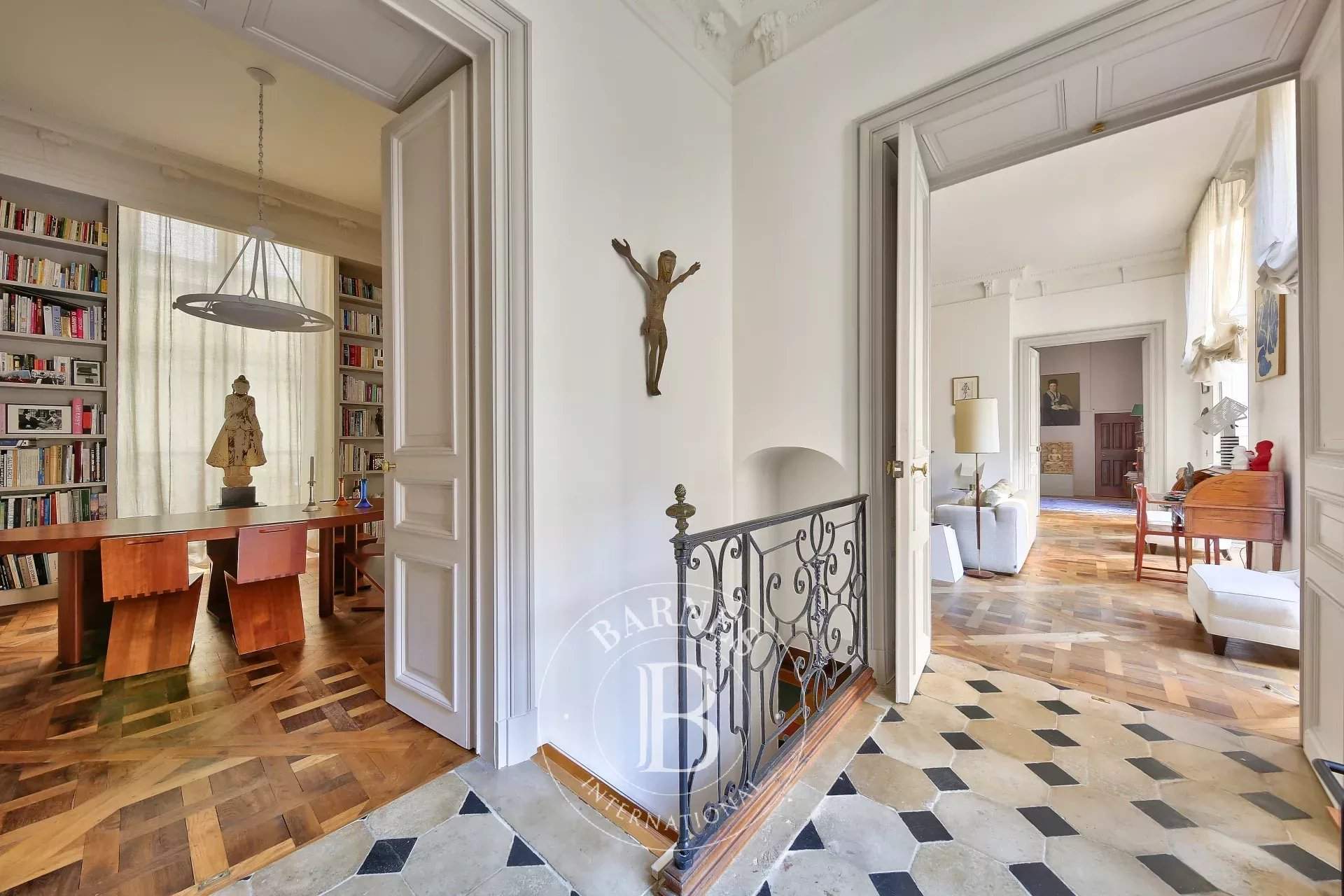 Paris  - Hôtel particulier 5 Pi&egrave;ces 2 Chambres - picture 18