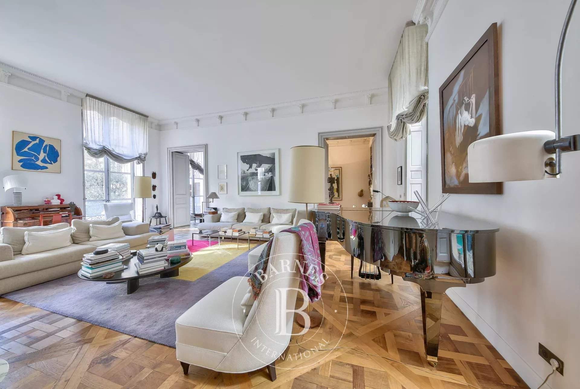 Paris  - Hôtel particulier 5 Pi&egrave;ces 2 Chambres - picture 8