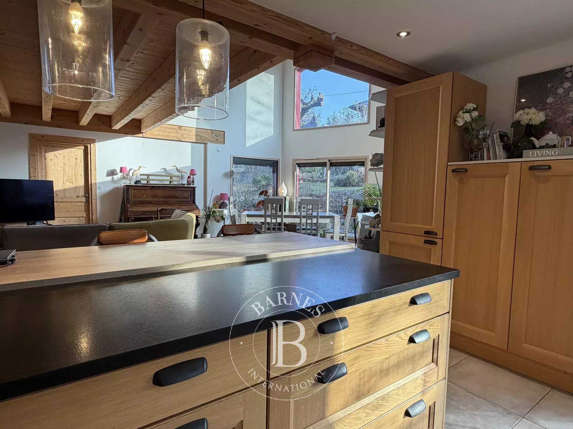 Neuvecelle  - Maison 8 Pi&egrave;ces 6 Chambres