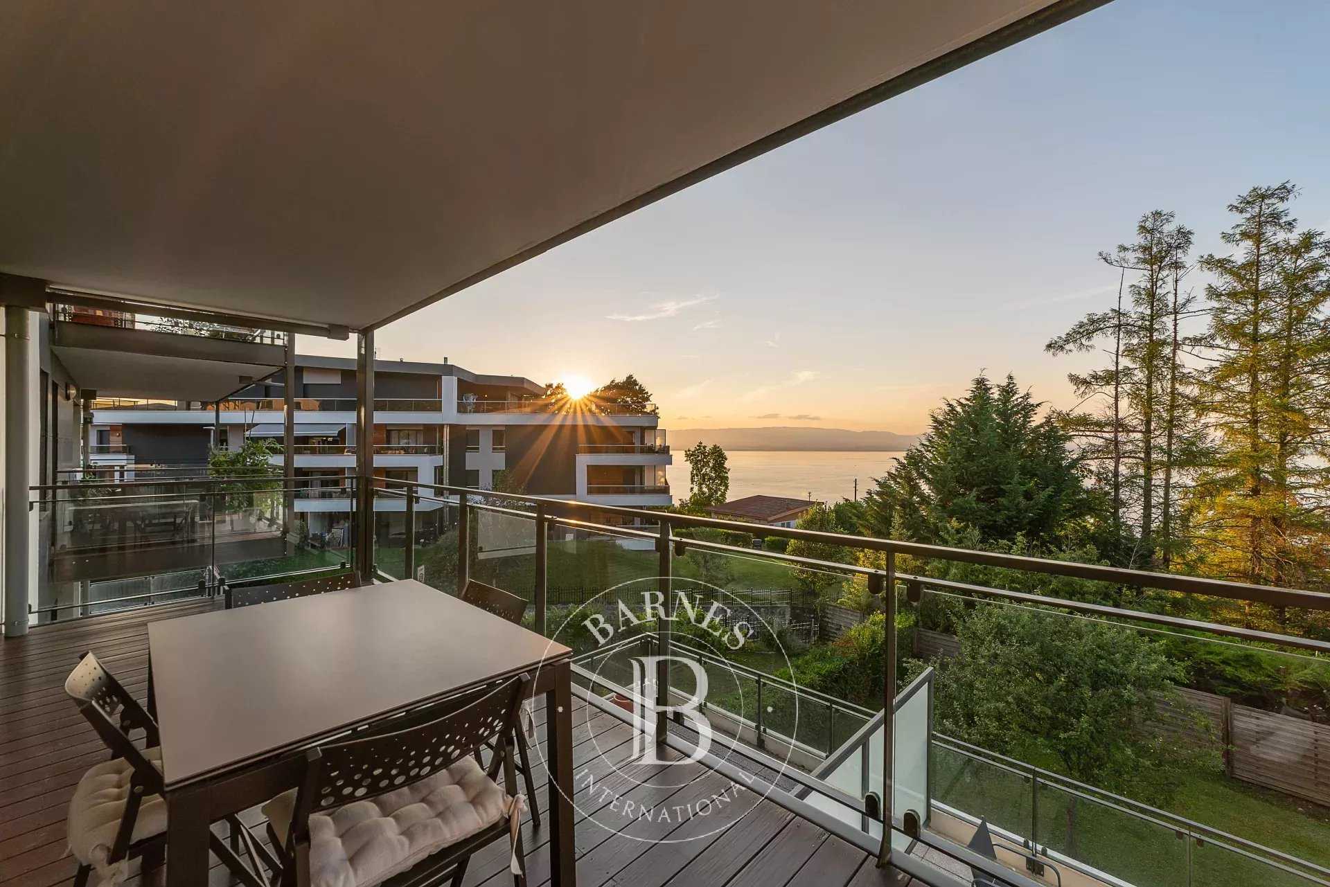 Appartement Évian-les-Bains  -  ref 85052720 (picture 1)