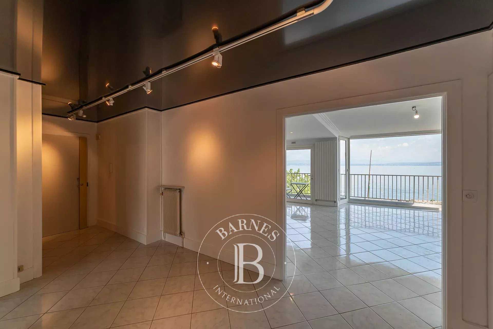 Appartement Évian-les-Bains  -  ref 8110476 (picture 2)
