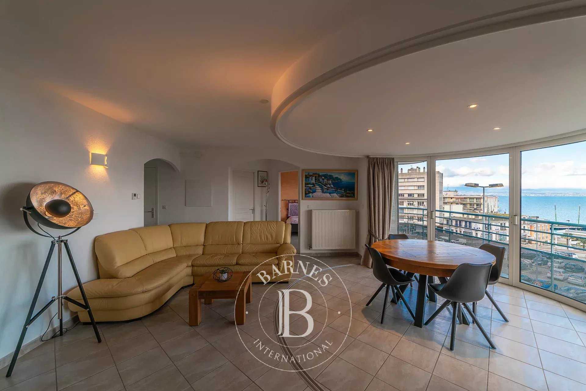 Appartement Évian-les-Bains  -  ref 85612313 (picture 2)
