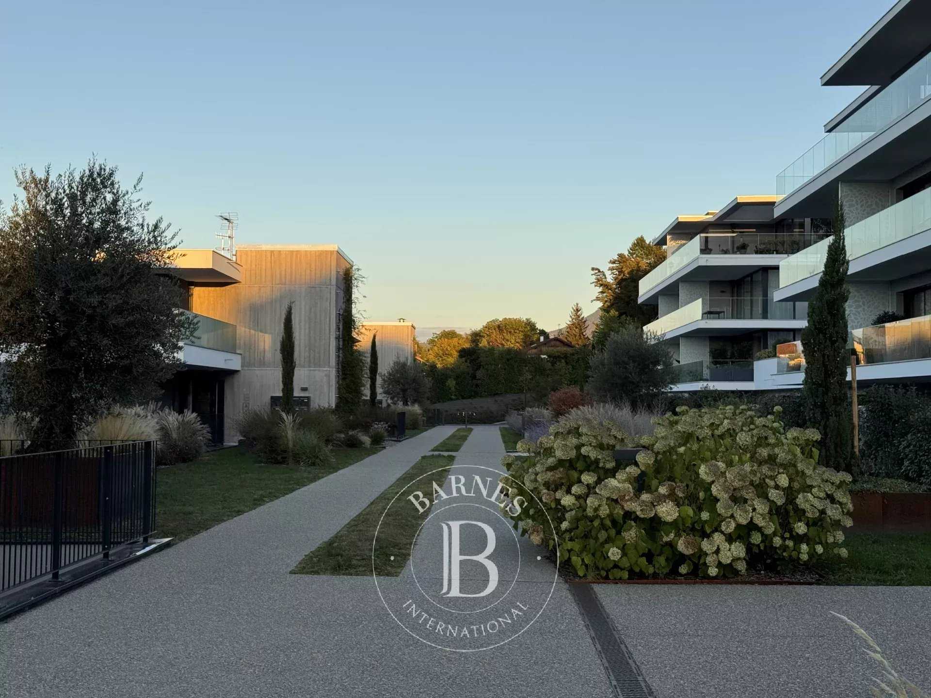 Appartement Évian-les-Bains  -  ref 86197382 (picture 1)