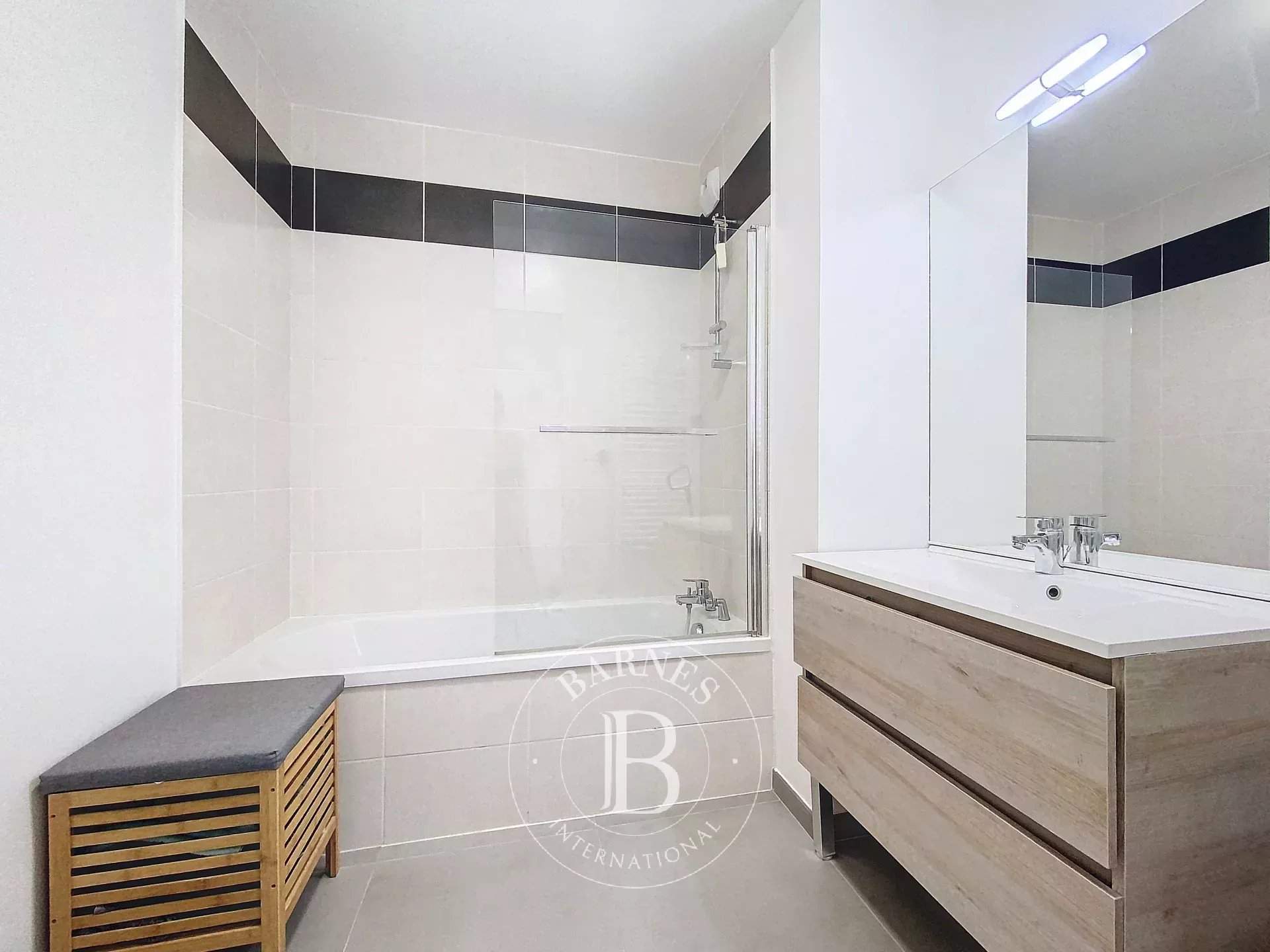 Évian-les-Bains  - Appartement 5 Pi&egrave;ces 4 Chambres - picture 10