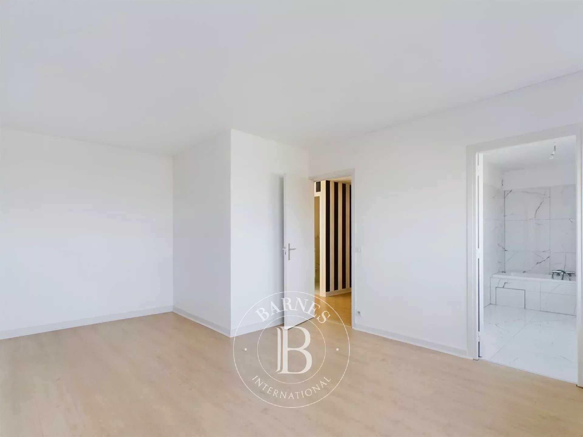 Lille  - Appartement 4 Pièces 3 Chambres