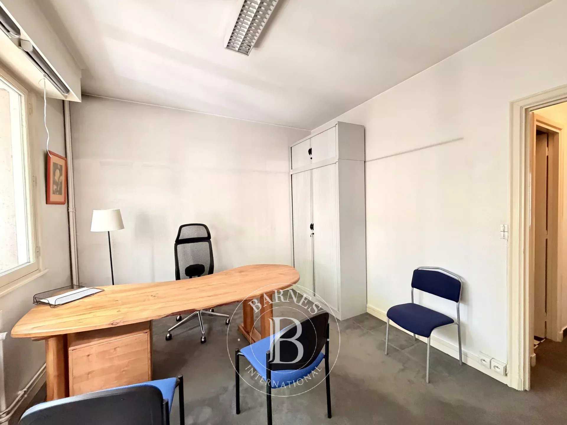 Lille  - Premises 6 Bedrooms