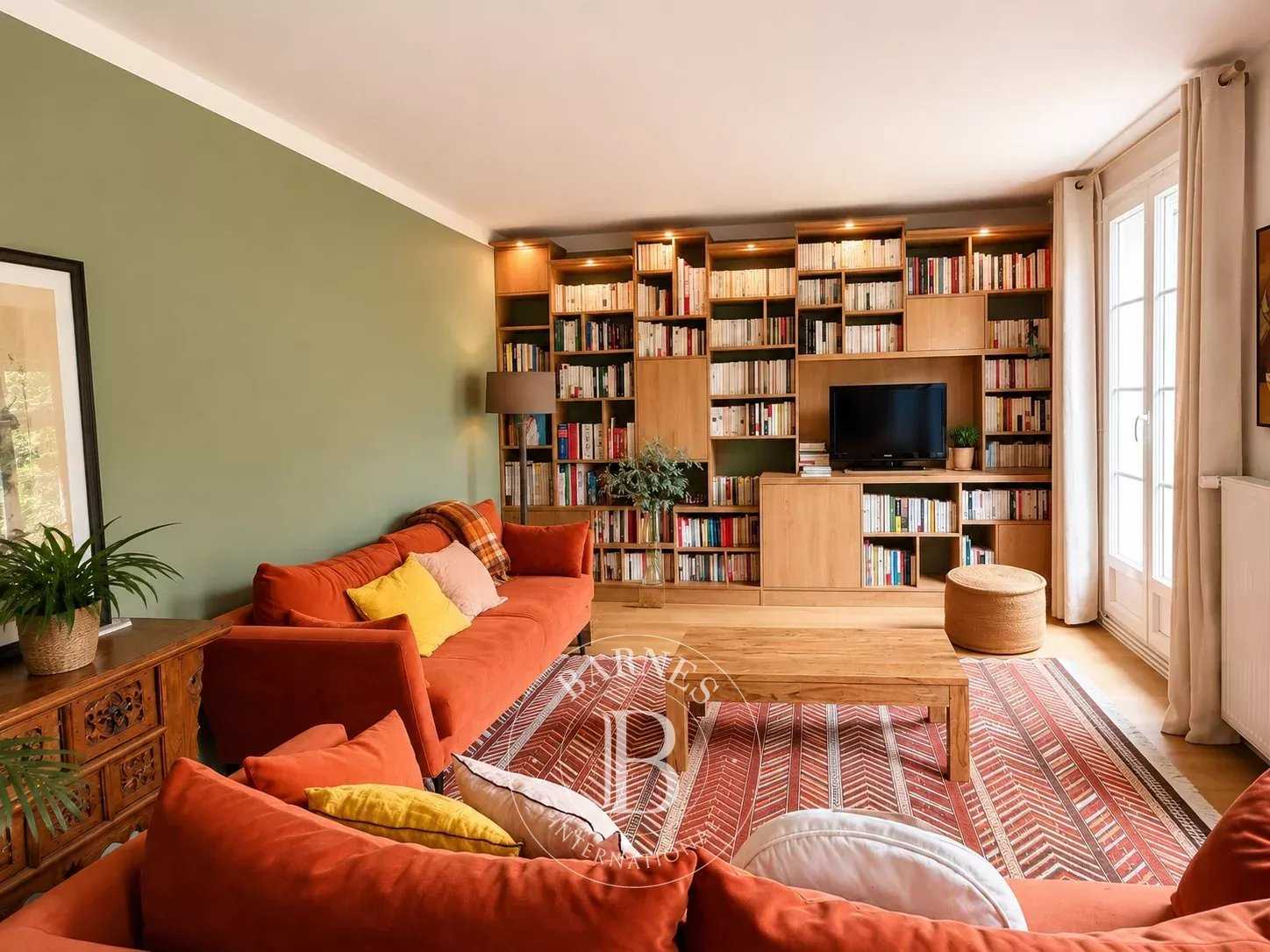 Hem  - House 4 Bedrooms